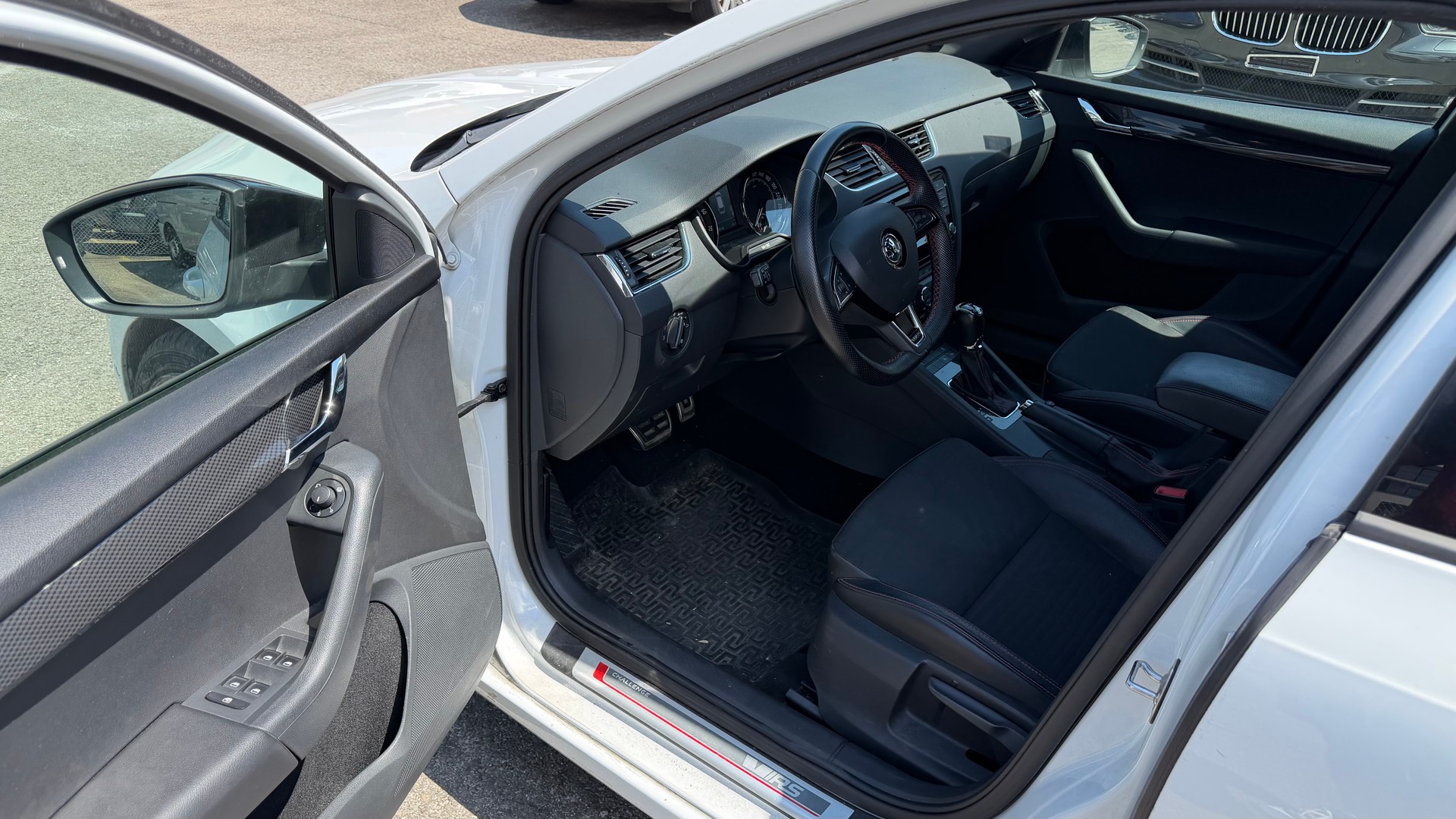 SKODA Octavia Combi 2.0 TSI RS DSG-image-6