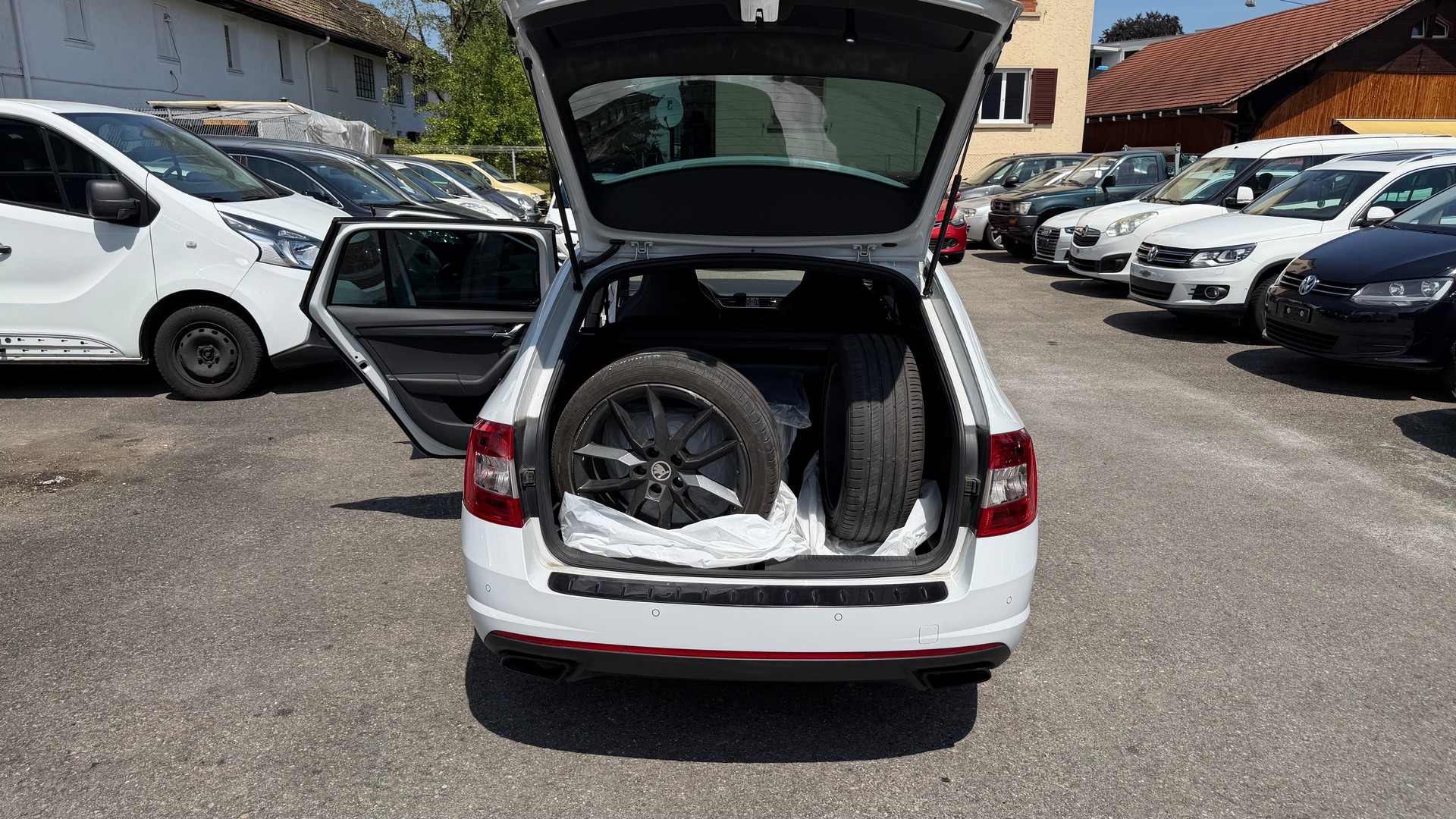 SKODA Octavia Combi 2.0 TSI RS DSG-image-13