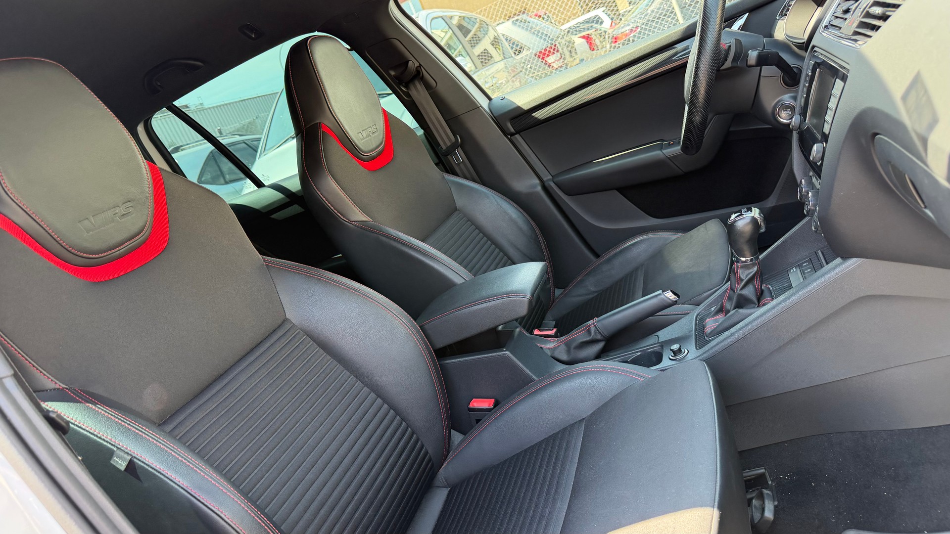 SKODA Octavia Combi 2.0 TSI RS DSG-image-5