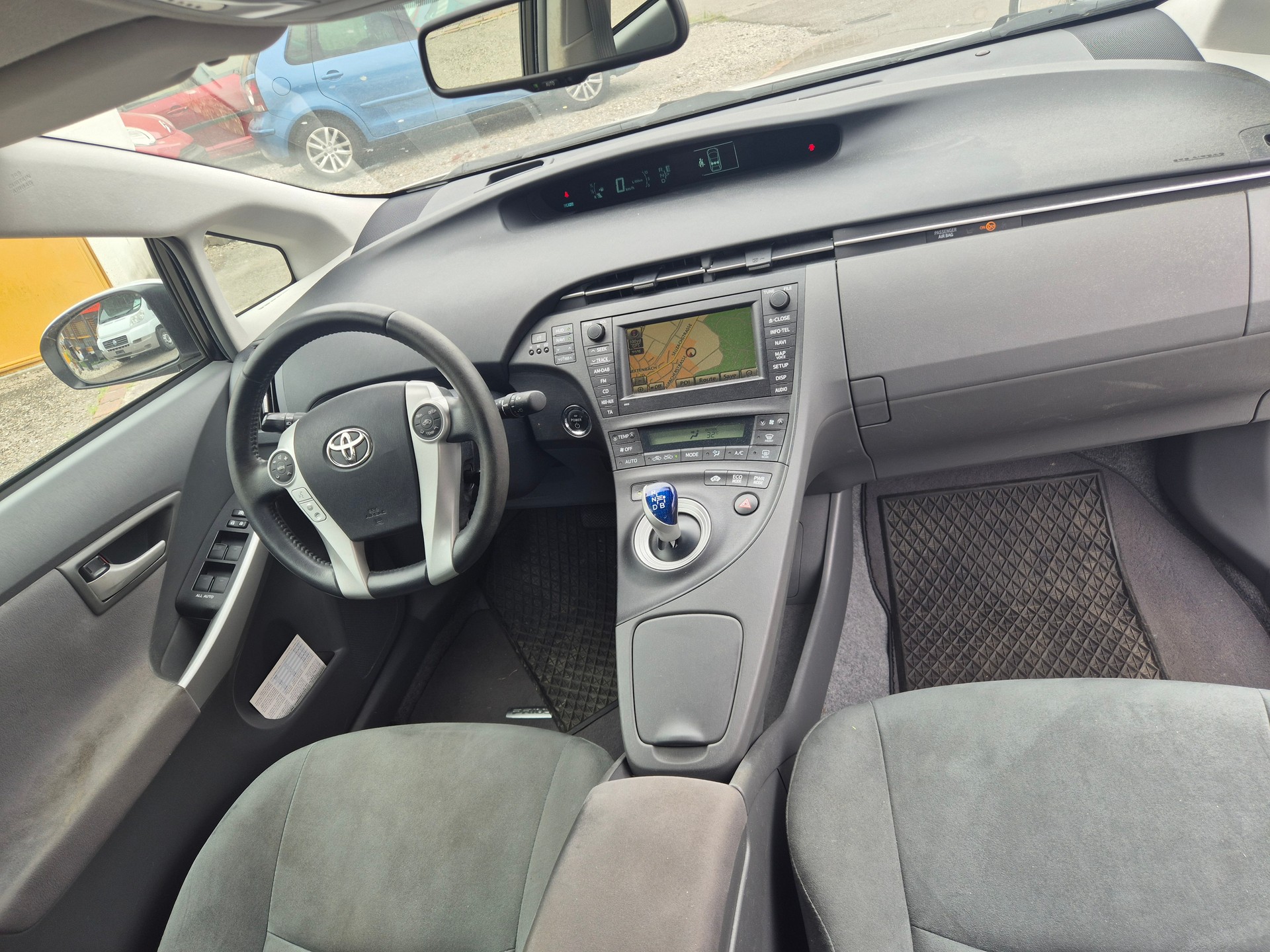 TOYOTA Prius 1.8 16V HSD Luna-image-6