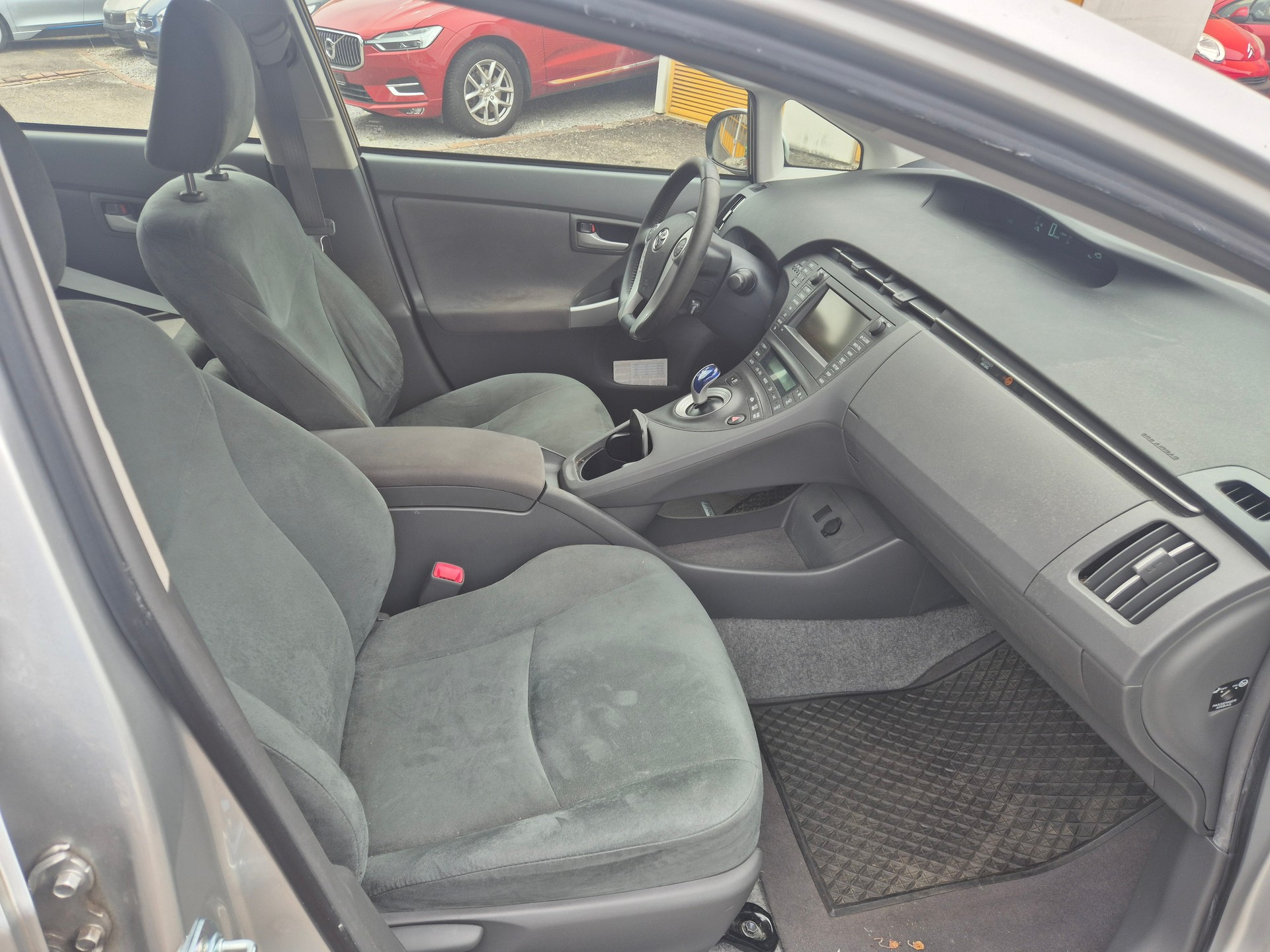 TOYOTA Prius 1.8 16V HSD Luna-image-5