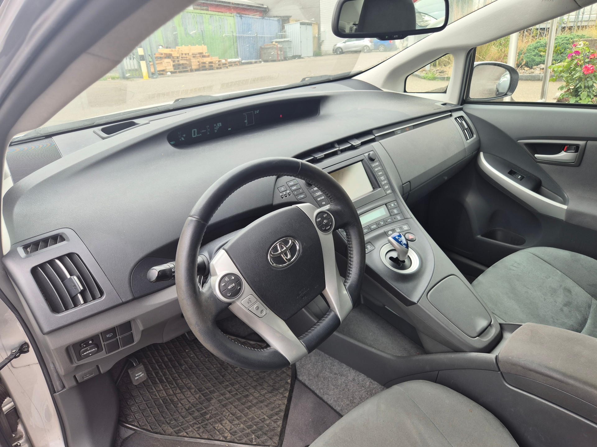 TOYOTA Prius 1.8 16V HSD Luna-image-15