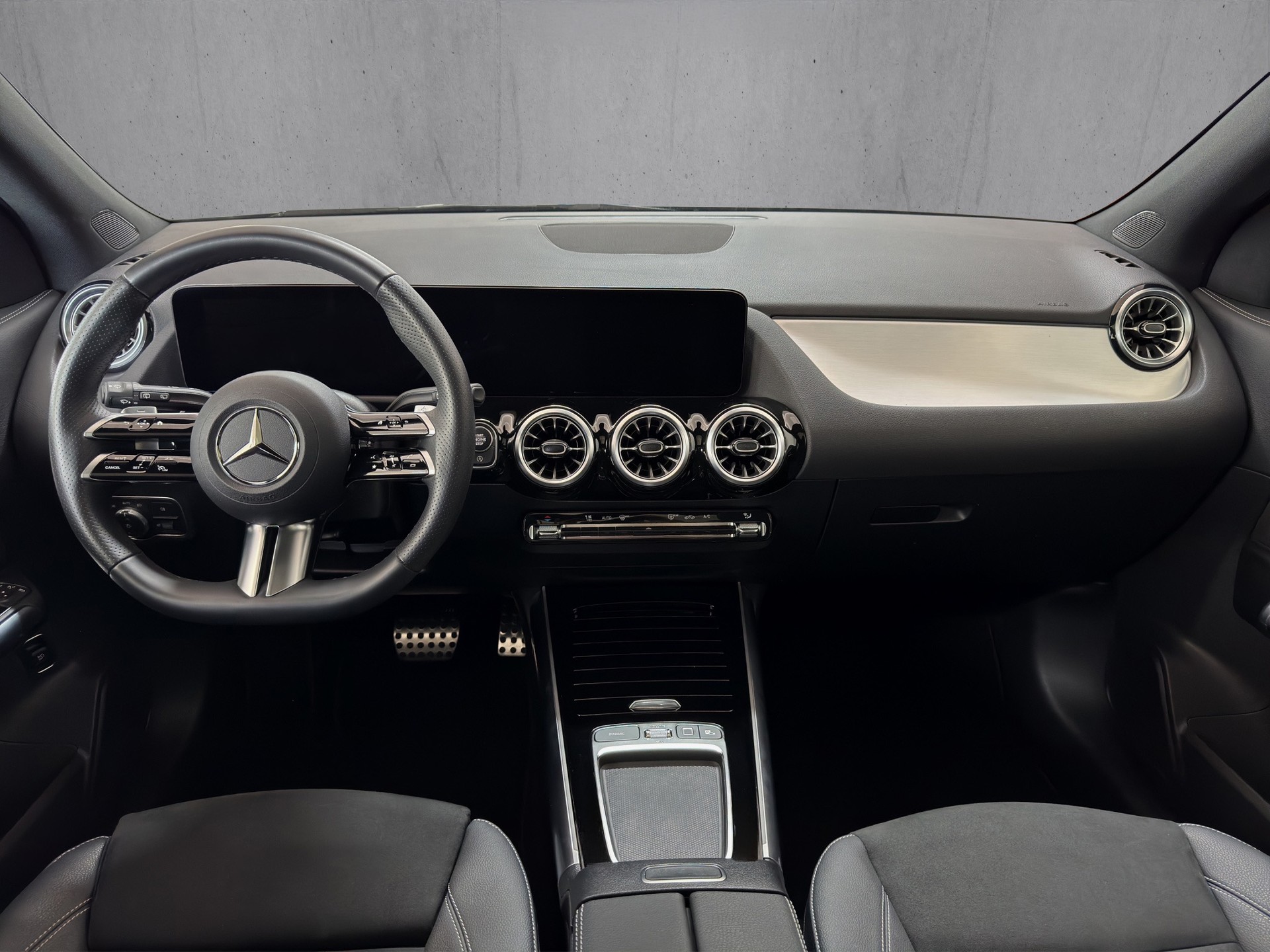 MERCEDES-BENZ GLA 200 Night Edition AMG Line 7G-DCT "20"Alu-AHK-Pano-RF.-Kamera"-image-11