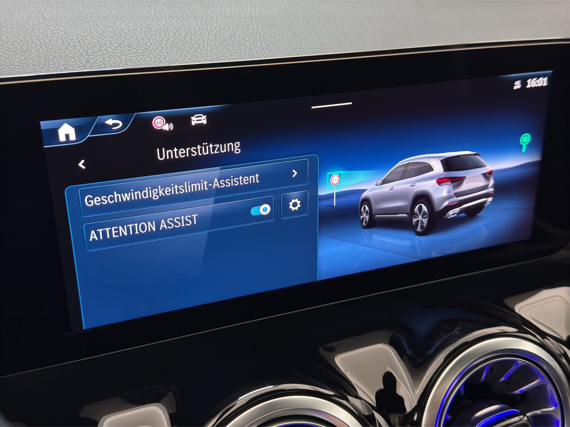 MERCEDES-BENZ GLA 200 Night Edition AMG Line 7G-DCT "20"Alu-AHK-Pano-RF.-Kamera"-image-21