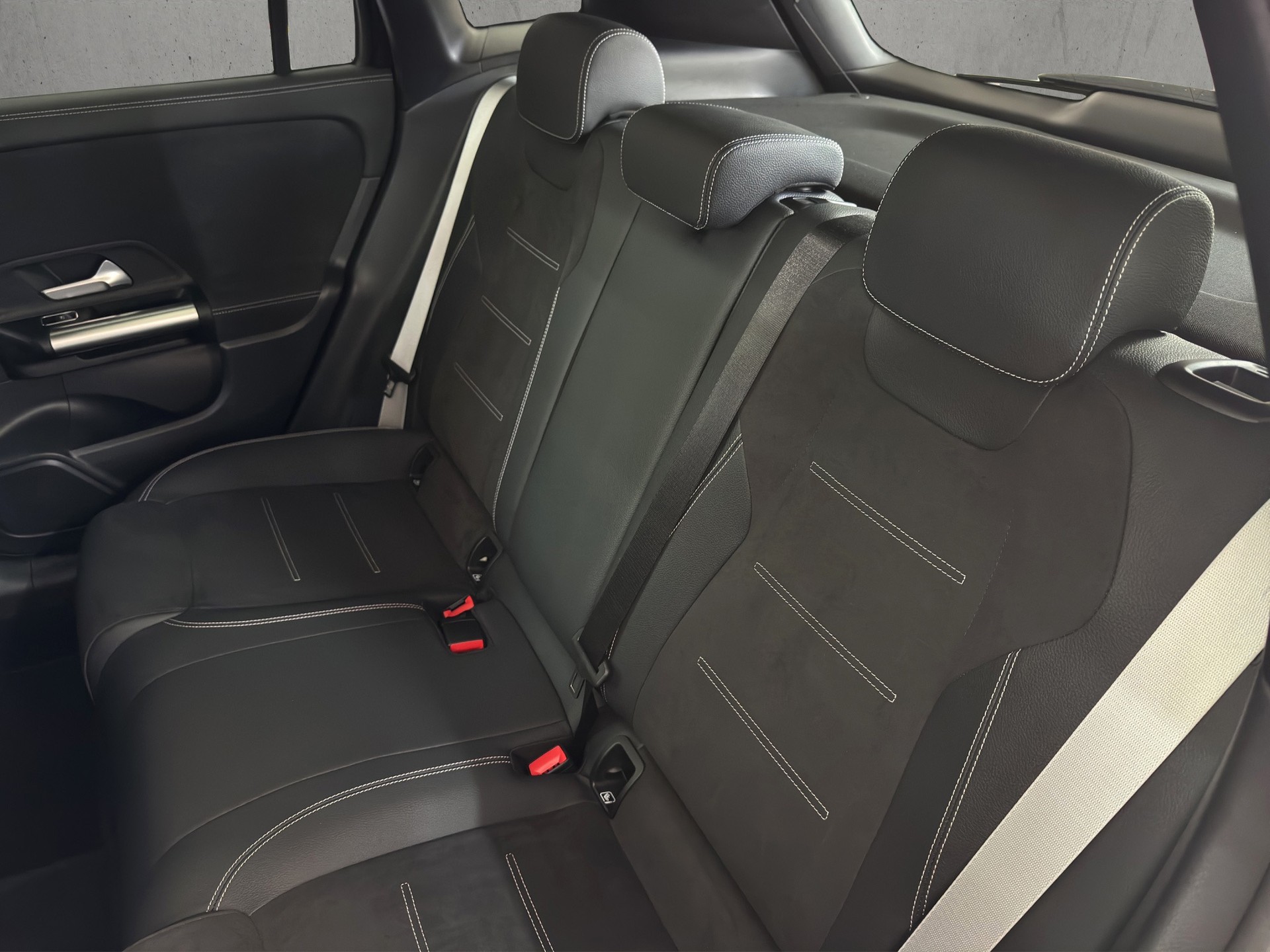 MERCEDES-BENZ GLA 200 Night Edition AMG Line 7G-DCT "20"Alu-AHK-Pano-RF.-Kamera"-image-10
