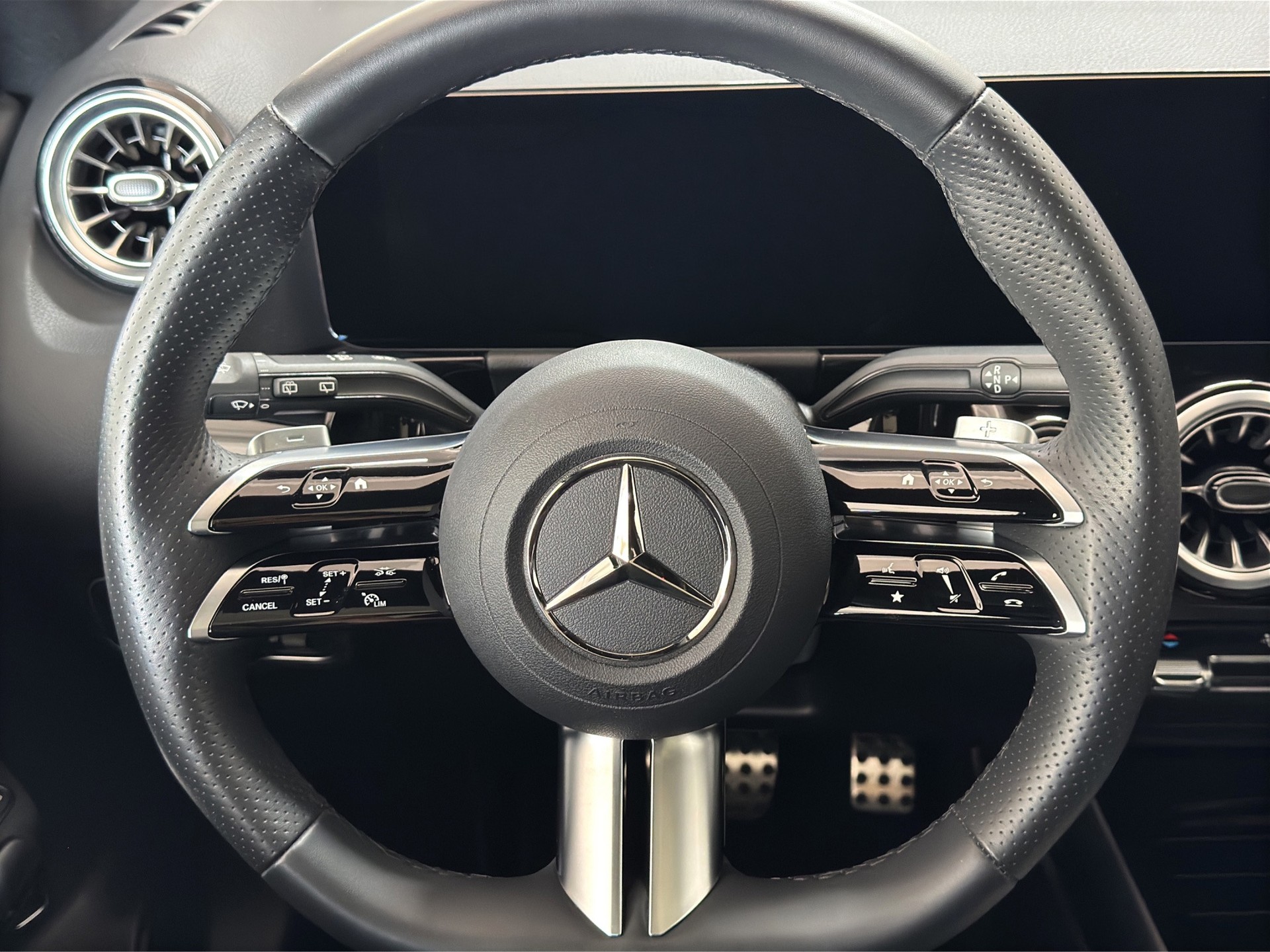 MERCEDES-BENZ GLA 200 Night Edition AMG Line 7G-DCT "20"Alu-AHK-Pano-RF.-Kamera"-image-12