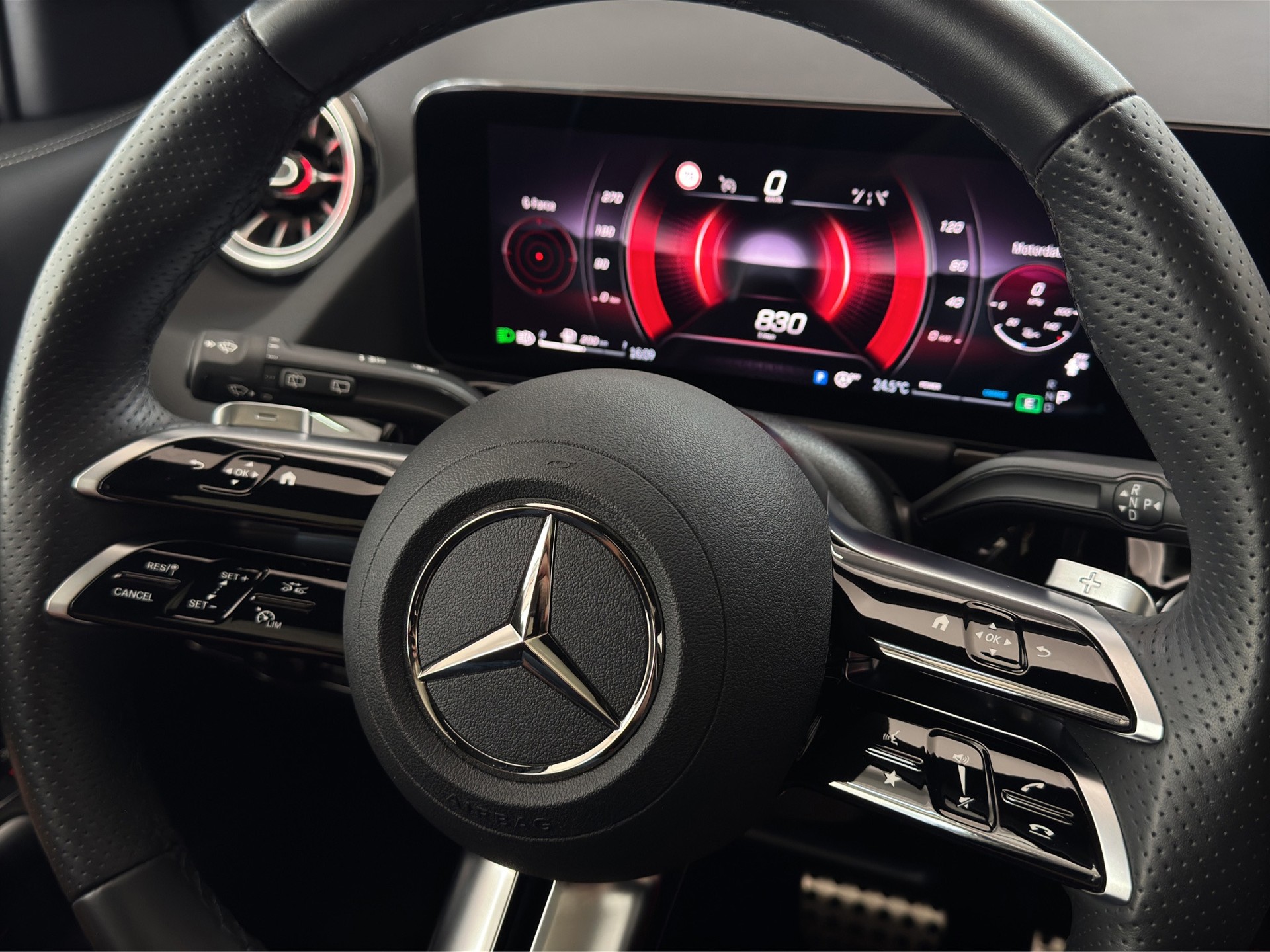 MERCEDES-BENZ GLA 200 Night Edition AMG Line 7G-DCT "20"Alu-AHK-Pano-RF.-Kamera"-image-13