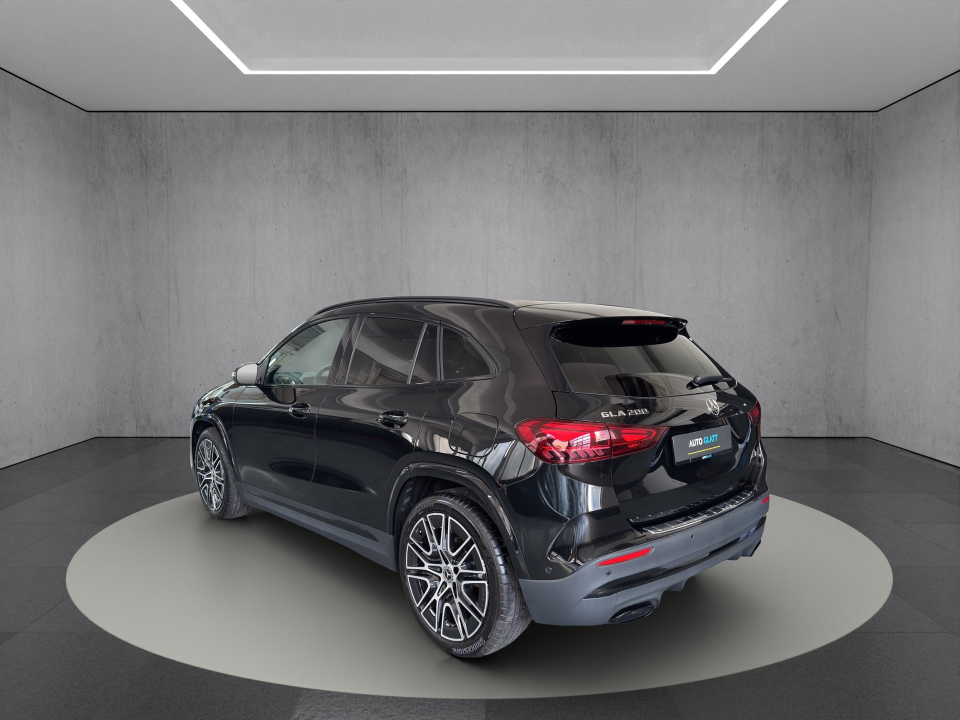 MERCEDES-BENZ GLA 200 Night Edition AMG Line 7G-DCT "20"Alu-AHK-Pano-RF.-Kamera"-image-4