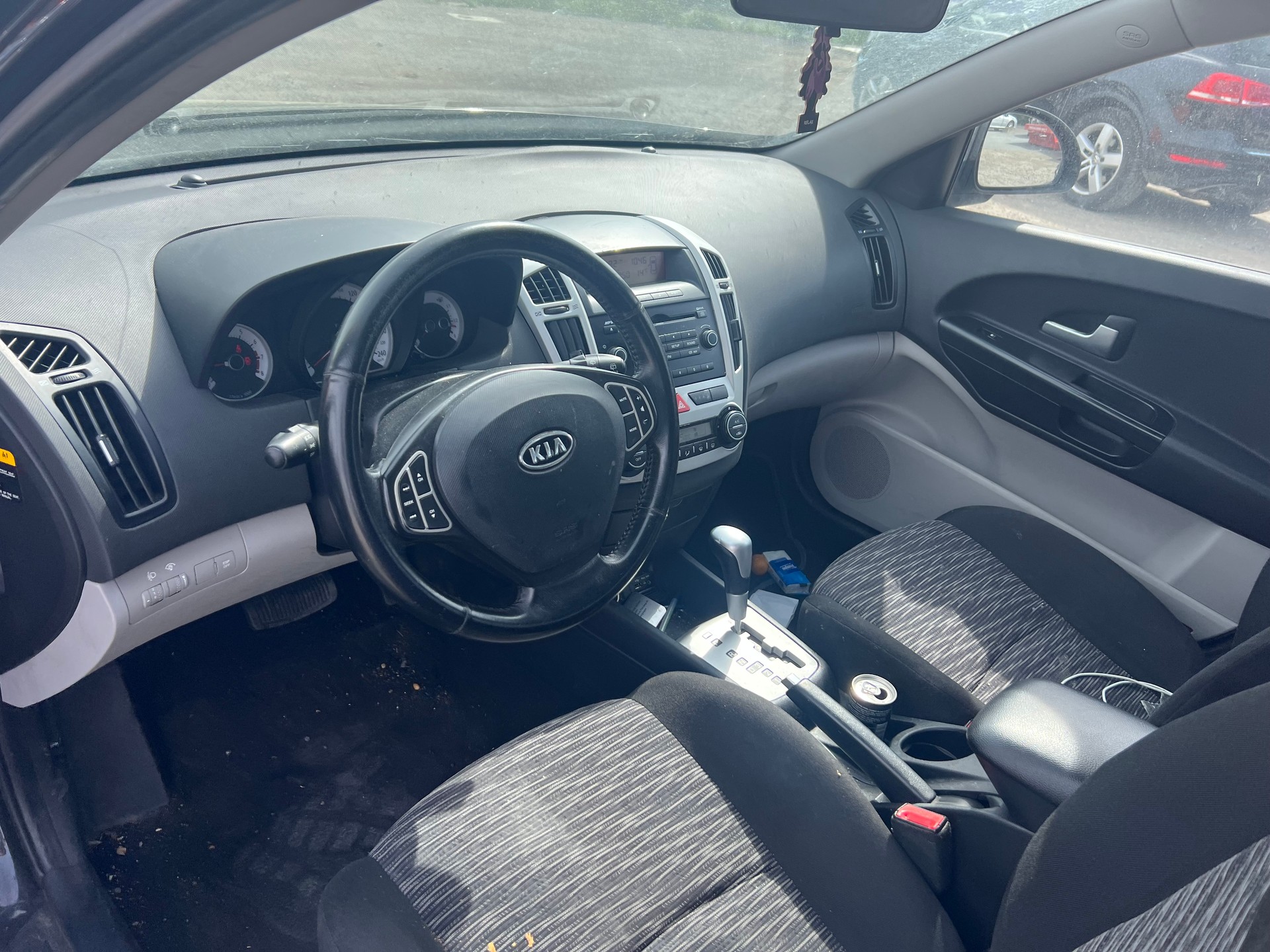 KIA Cee'd Sporty Wagon 1.6 16V Style Automatic-image-9