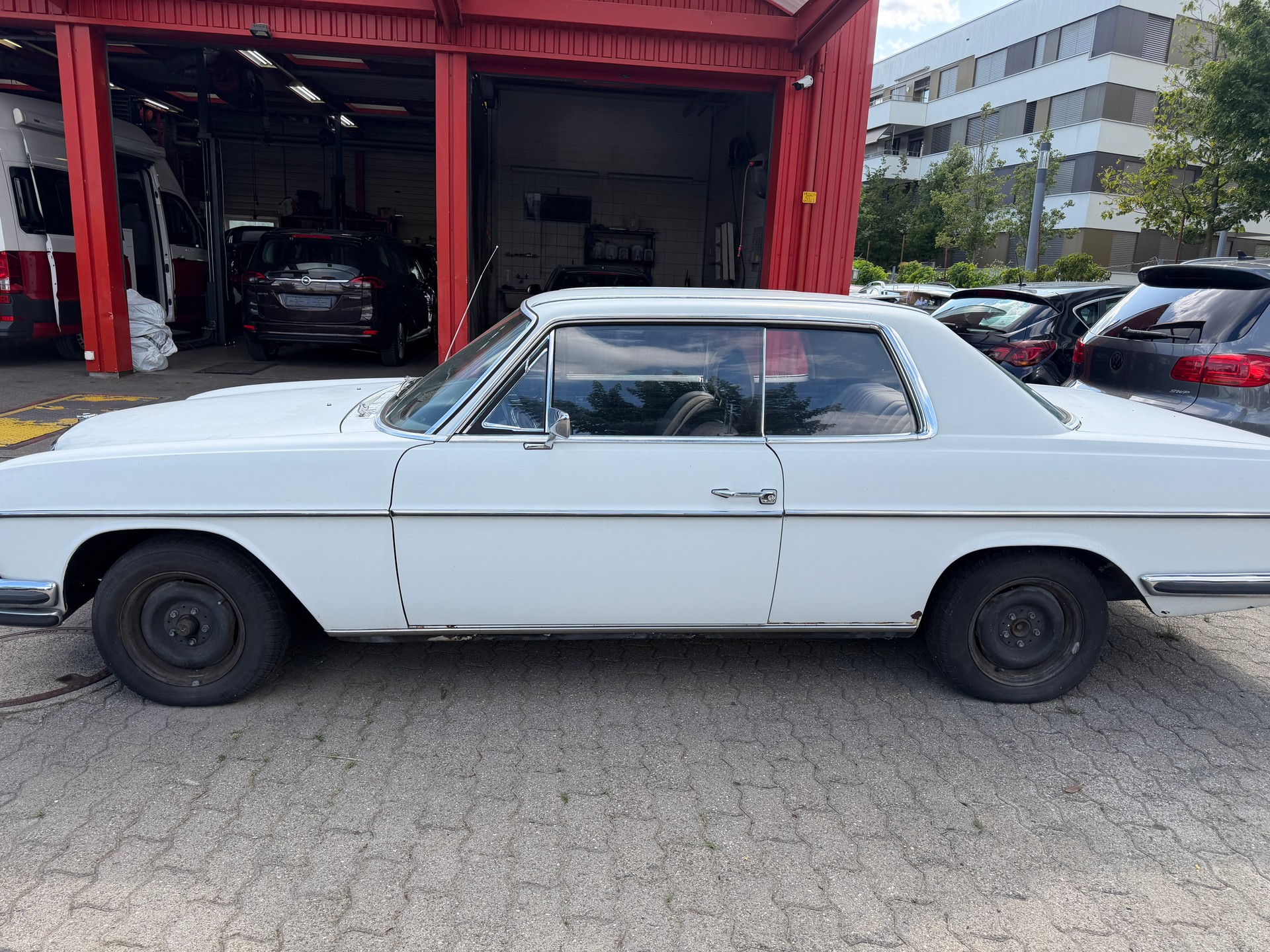 MERCEDES-BENZ 250 CE-showroom-element-3