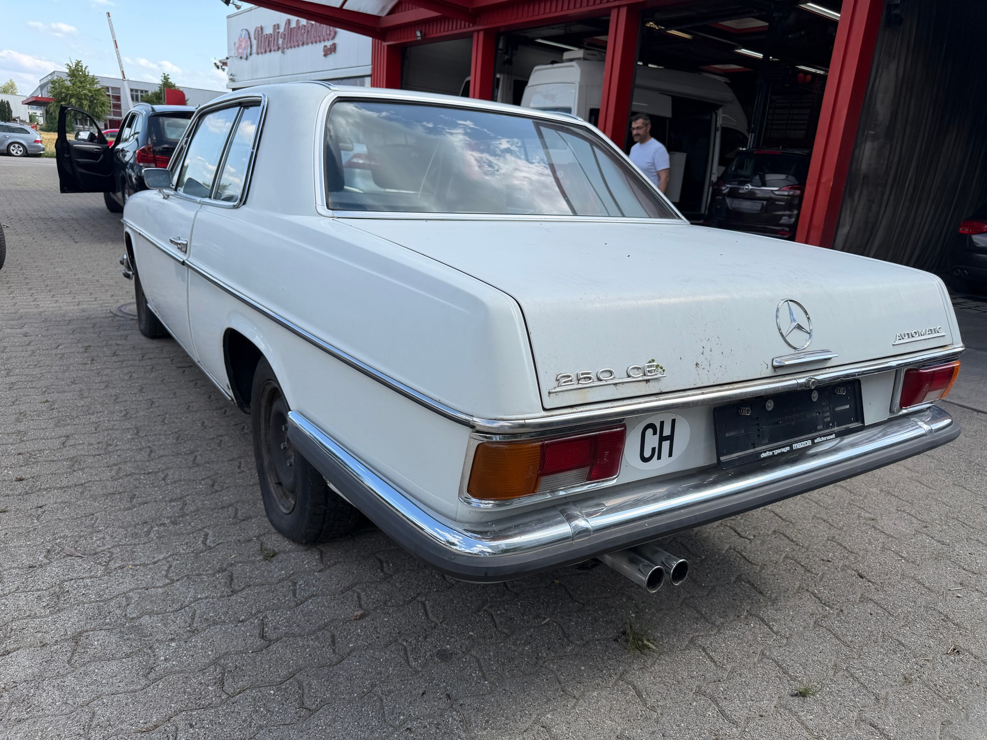 MERCEDES-BENZ 250 CE-image-5