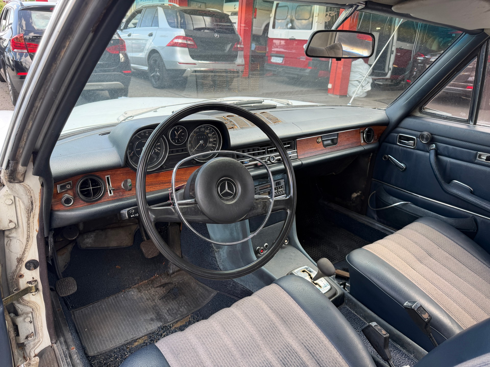 MERCEDES-BENZ 250 CE-image-8