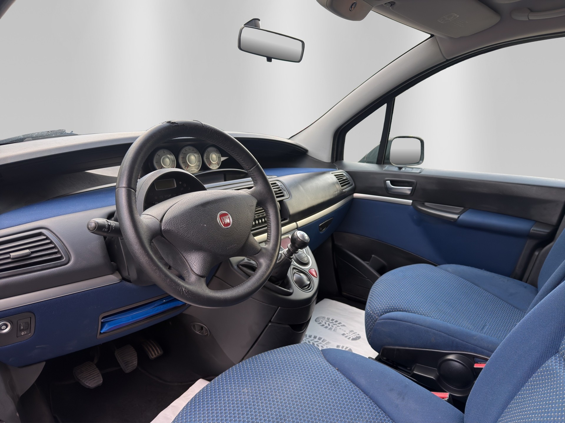 FIAT Ulysse 2.2 16V JTD Swiss Edition-image-7