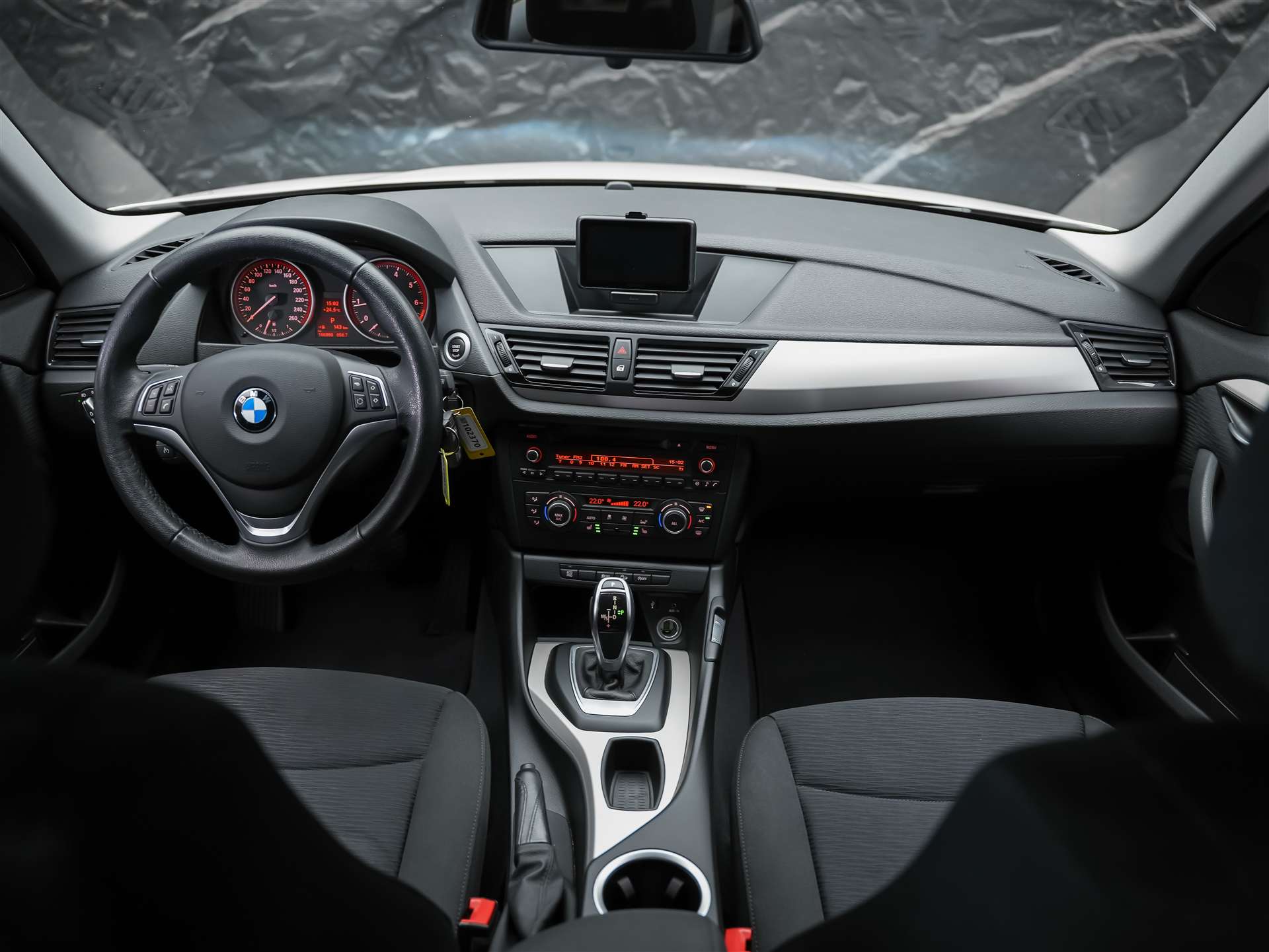 BMW X1 xDrive 20i Steptronic *CH Auto*LED*Sitzheizung*Tempomat*-image-16