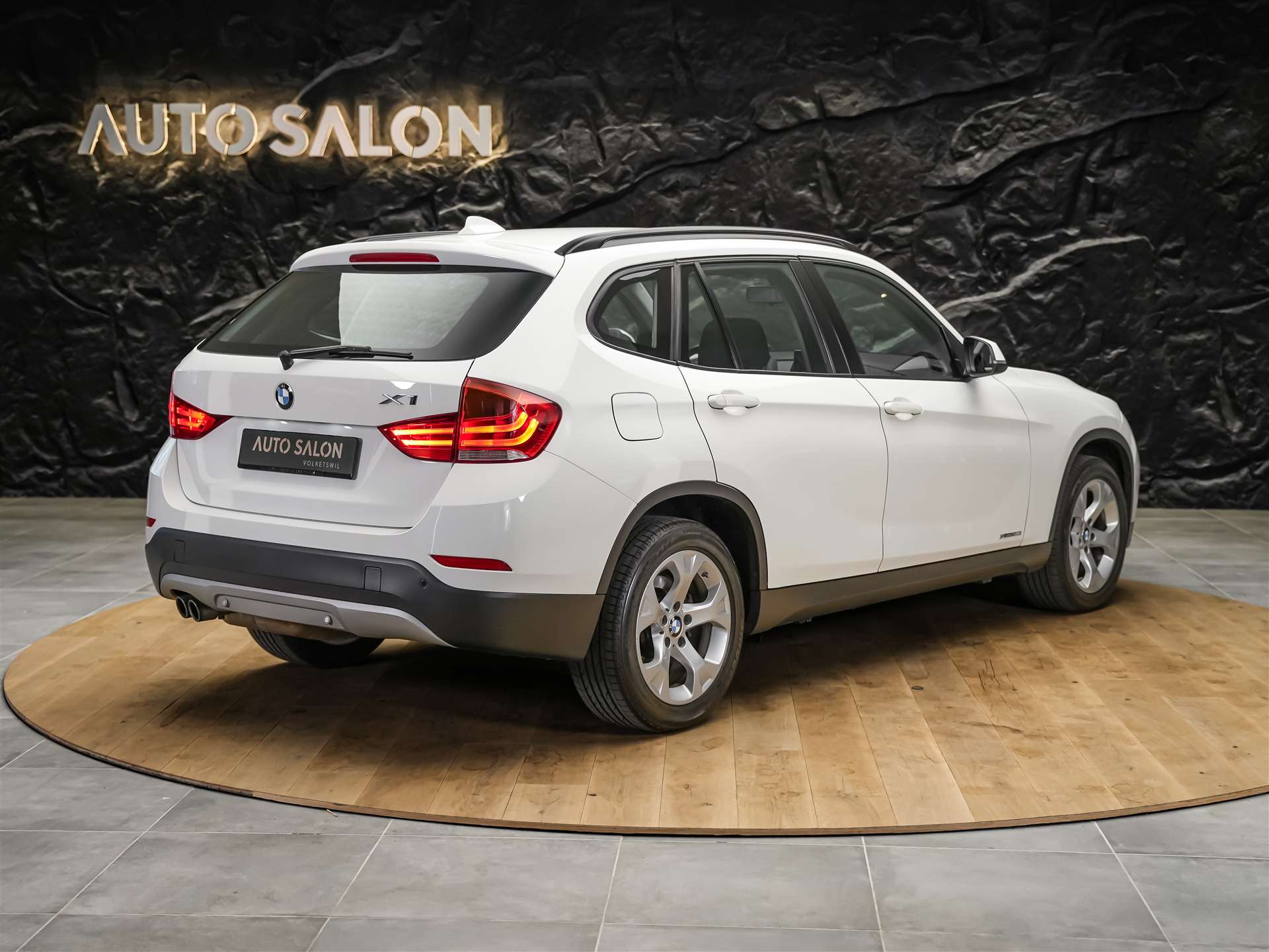BMW X1 xDrive 20i Steptronic *CH Auto*LED*Sitzheizung*Tempomat*-image-4