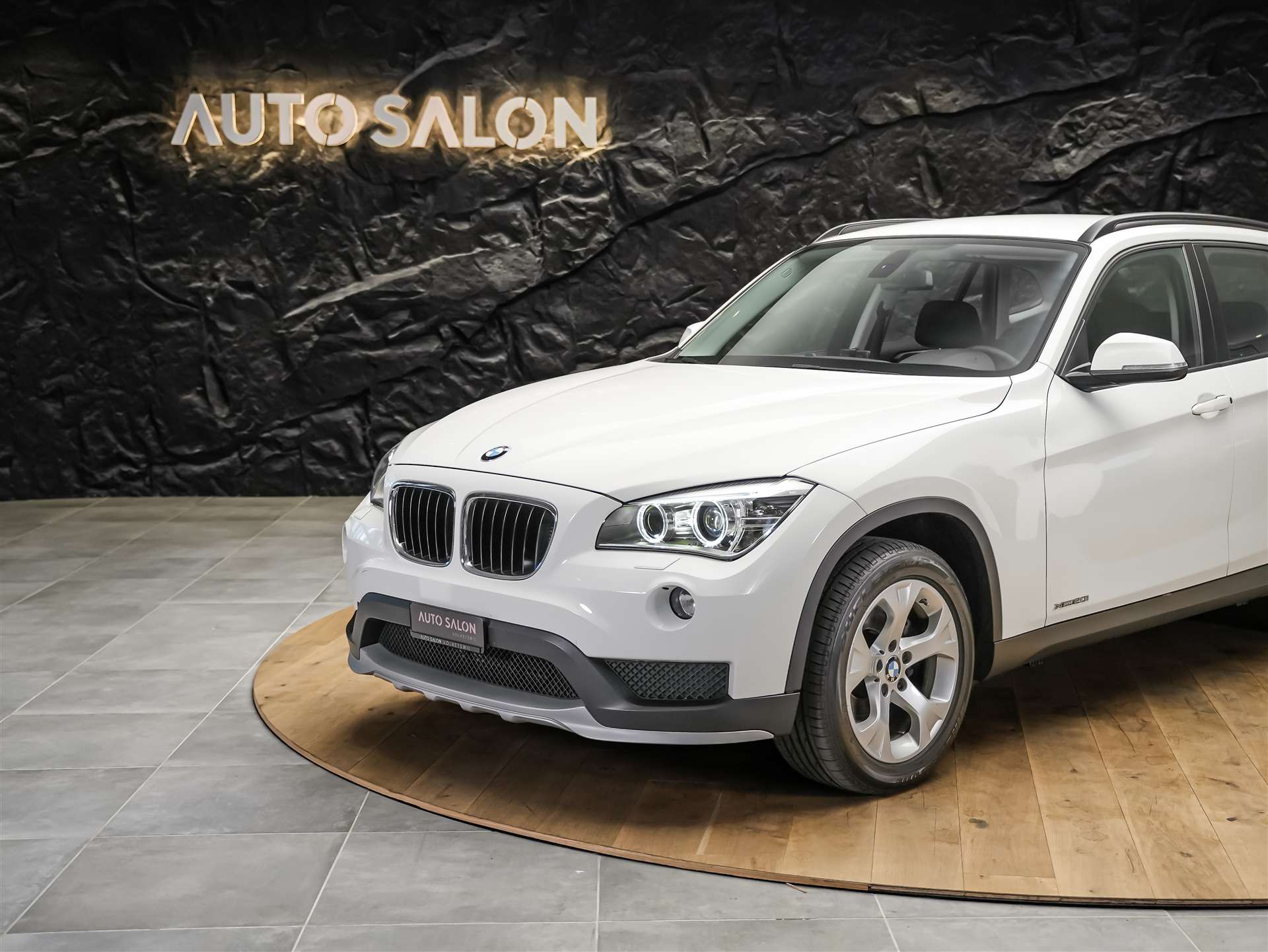 BMW X1 xDrive 20i Steptronic *CH Auto*LED*Sitzheizung*Tempomat*-image-12