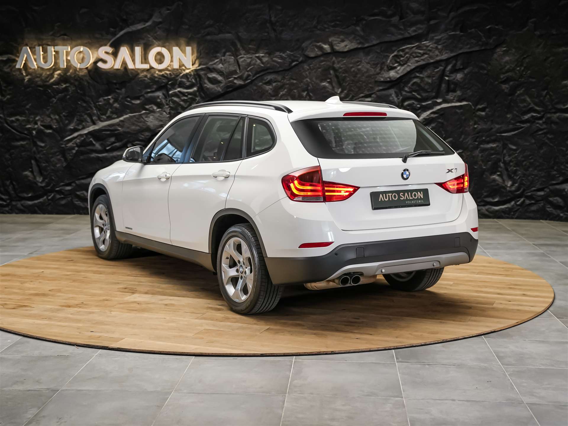 BMW X1 xDrive 20i Steptronic *CH Auto*LED*Sitzheizung*Tempomat*-image-2