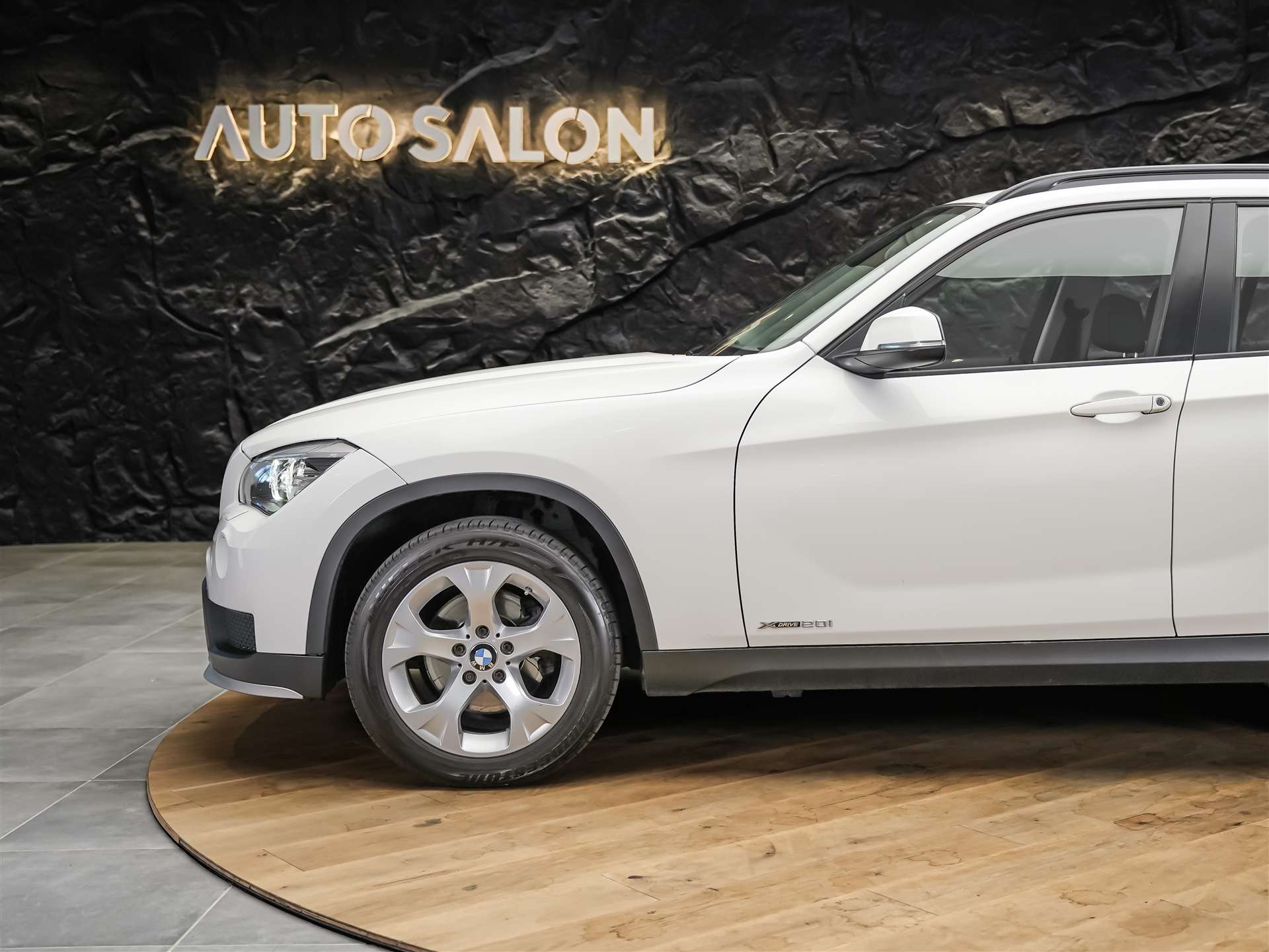 BMW X1 xDrive 20i Steptronic *CH Auto*LED*Sitzheizung*Tempomat*-image-13