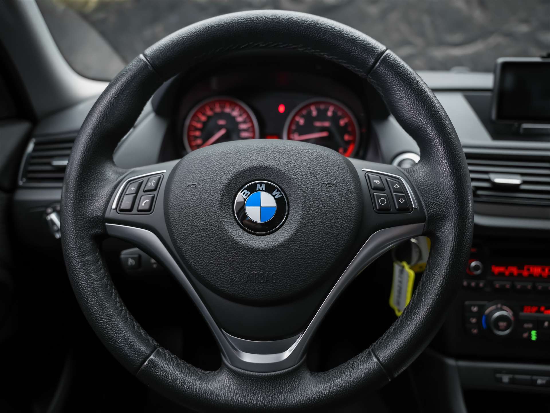 BMW X1 xDrive 20i Steptronic *CH Auto*LED*Sitzheizung*Tempomat*-image-25