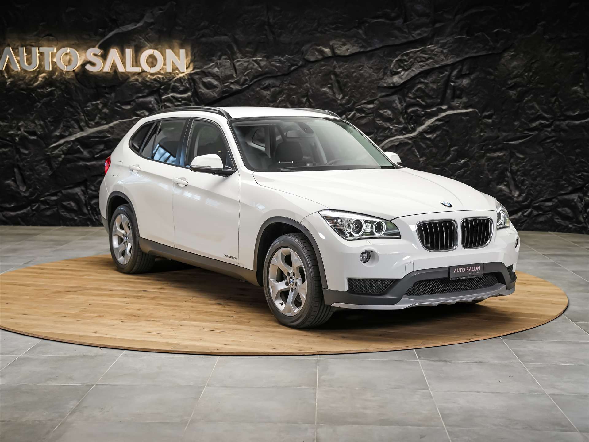 BMW X1 xDrive 20i Steptronic *CH Auto*LED*Sitzheizung*Tempomat*-image-5
