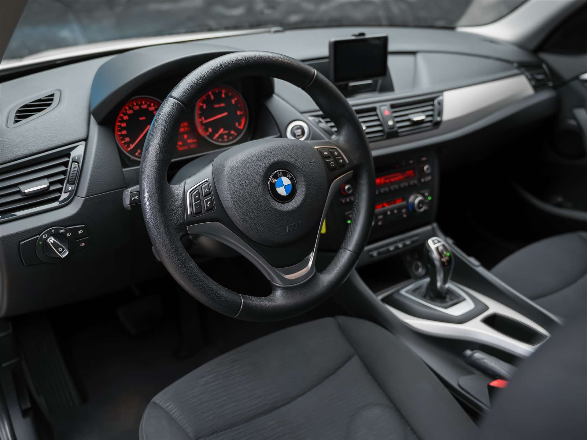 BMW X1 xDrive 20i Steptronic *CH Auto*LED*Sitzheizung*Tempomat*-image-7