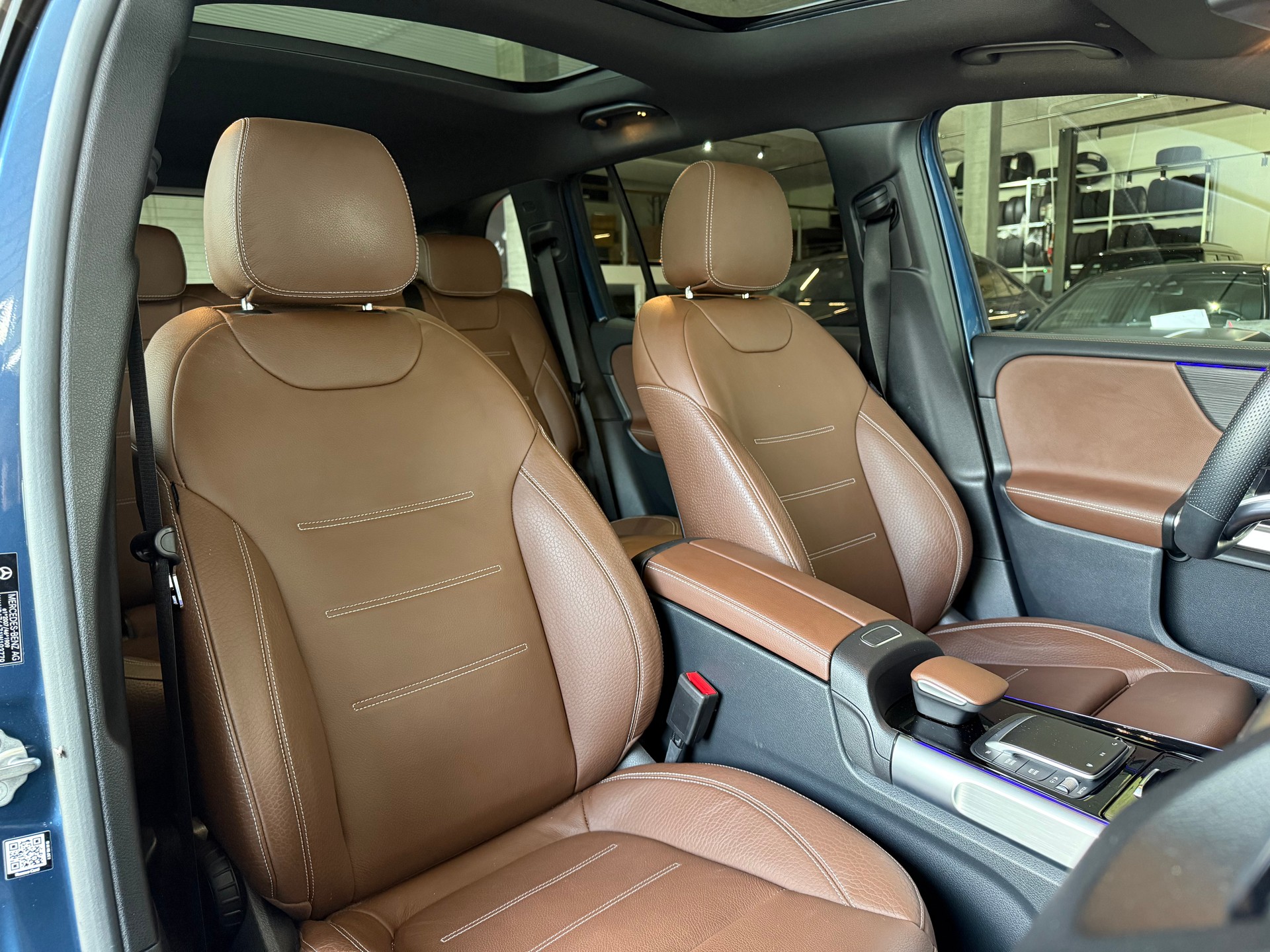 MERCEDES-BENZ GLB 250 4Matic AMG Line 8G-Tronic-image-11
