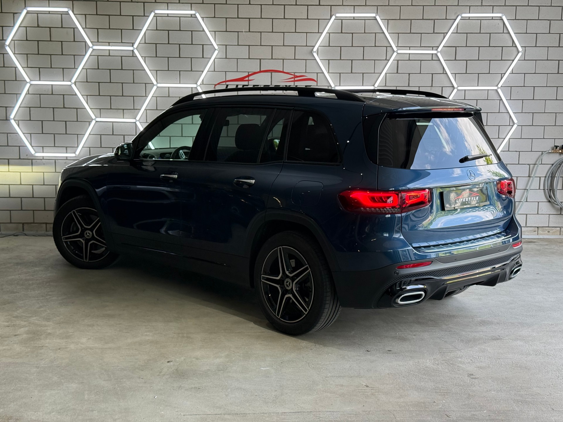 MERCEDES-BENZ GLB 250 4Matic AMG Line 8G-Tronic-image-2
