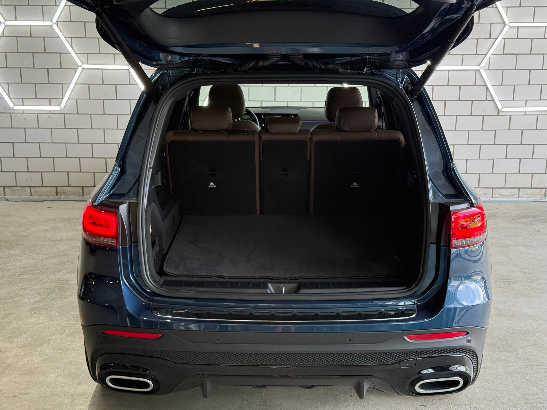 MERCEDES-BENZ GLB 250 4Matic AMG Line 8G-Tronic-image-13