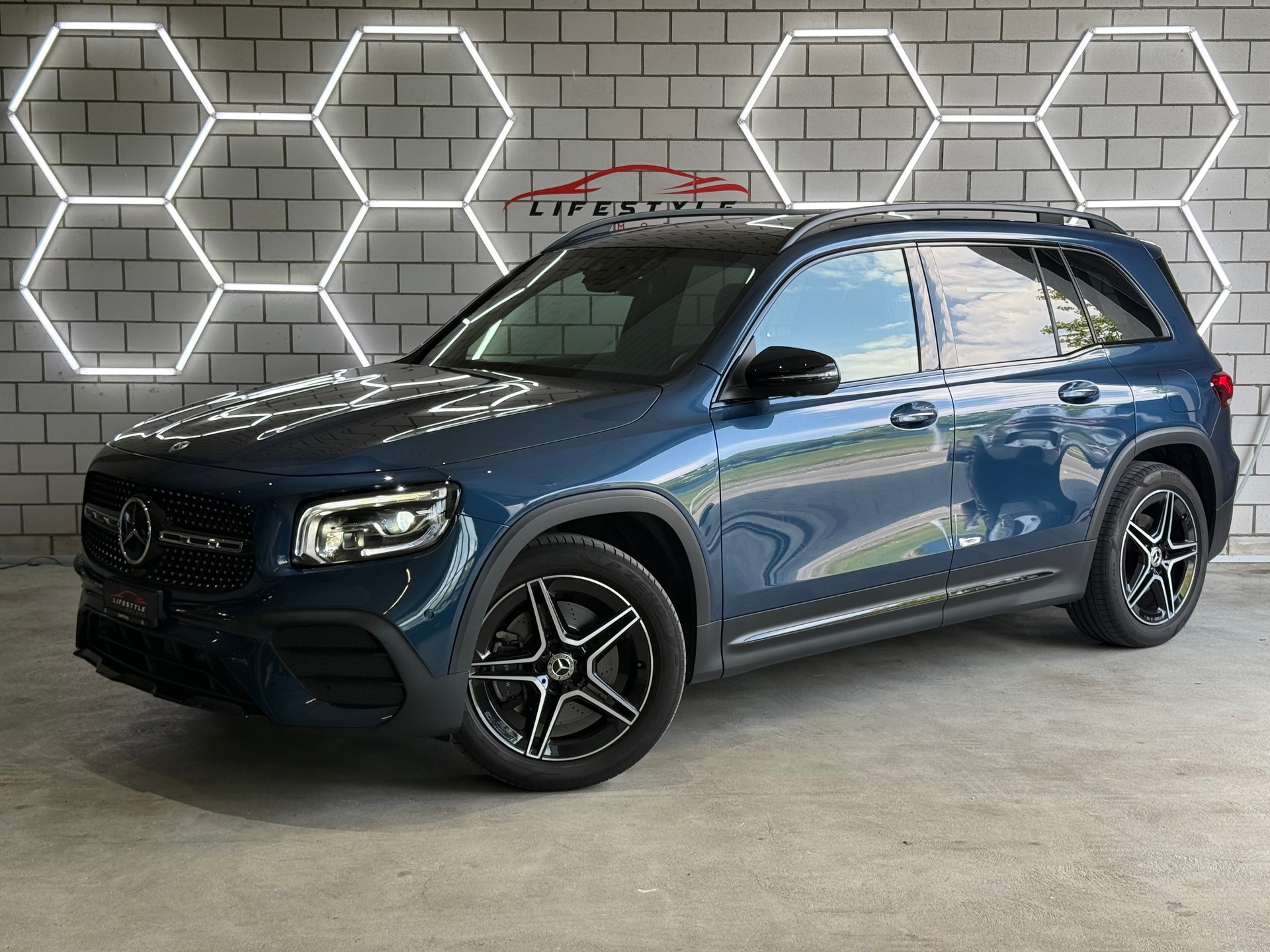 MERCEDES-BENZ GLB 250 4Matic AMG Line 8G-Tronic-image-0