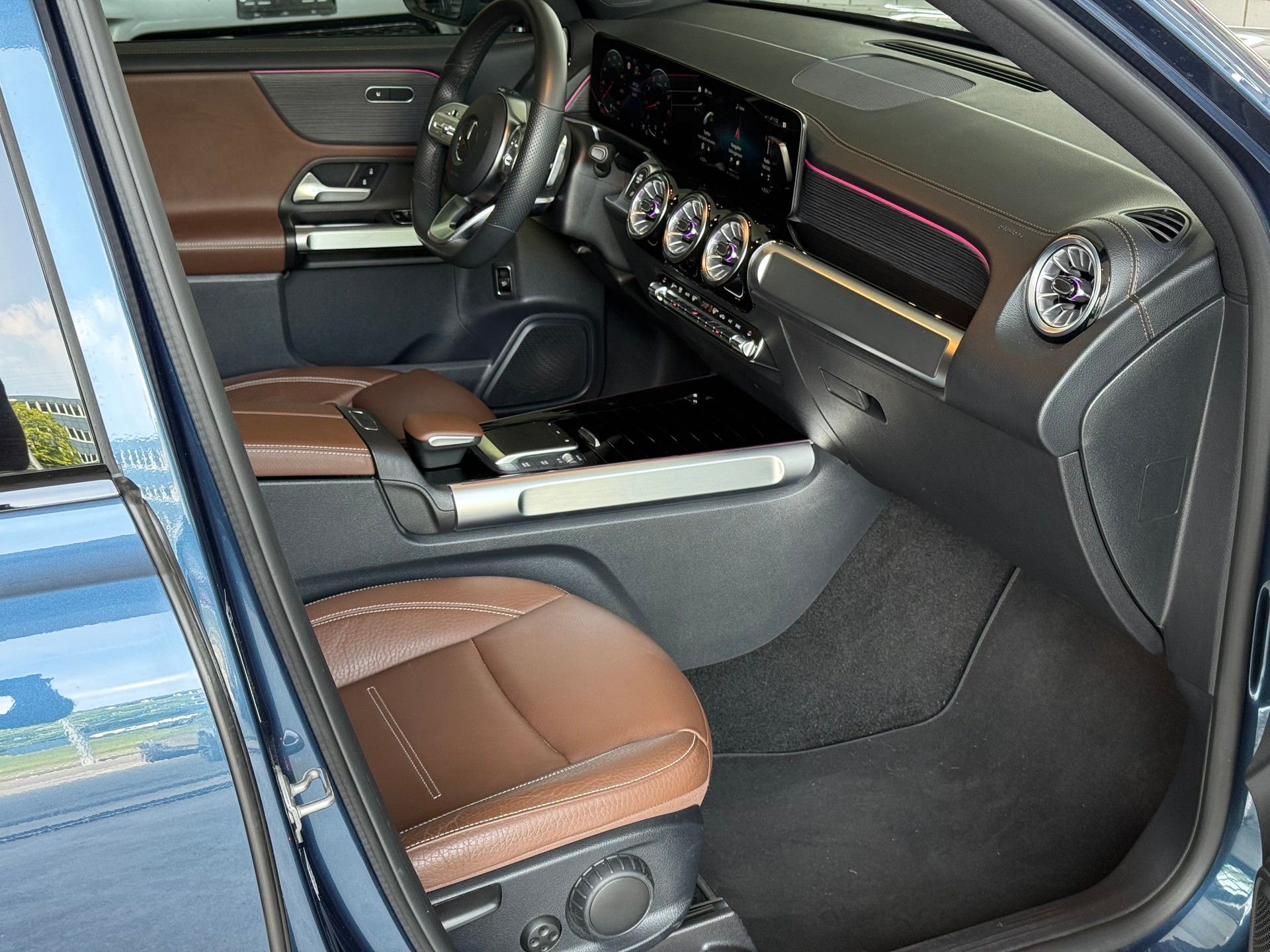 MERCEDES-BENZ GLB 250 4Matic AMG Line 8G-Tronic-image-6