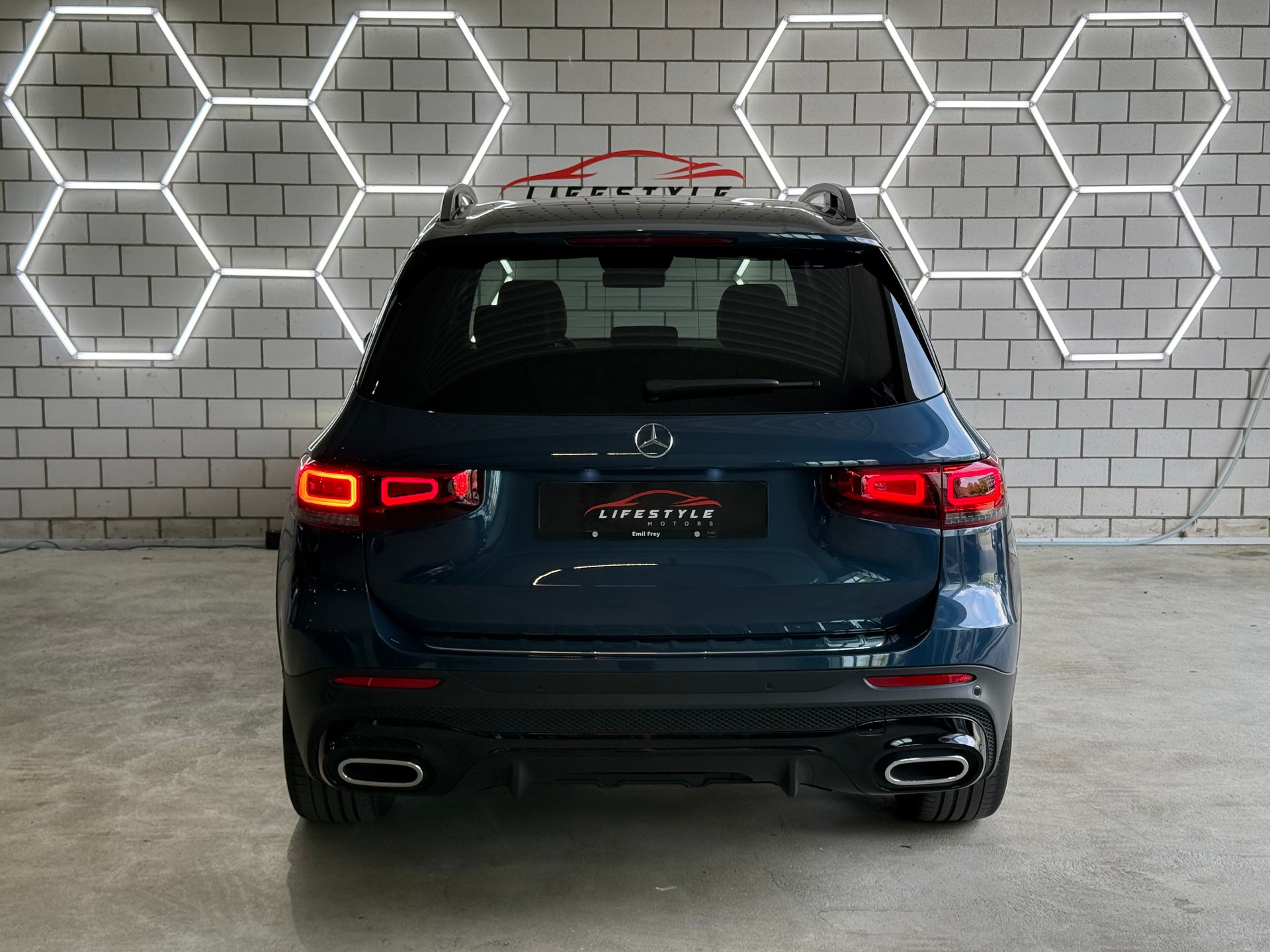 MERCEDES-BENZ GLB 250 4Matic AMG Line 8G-Tronic-image-3
