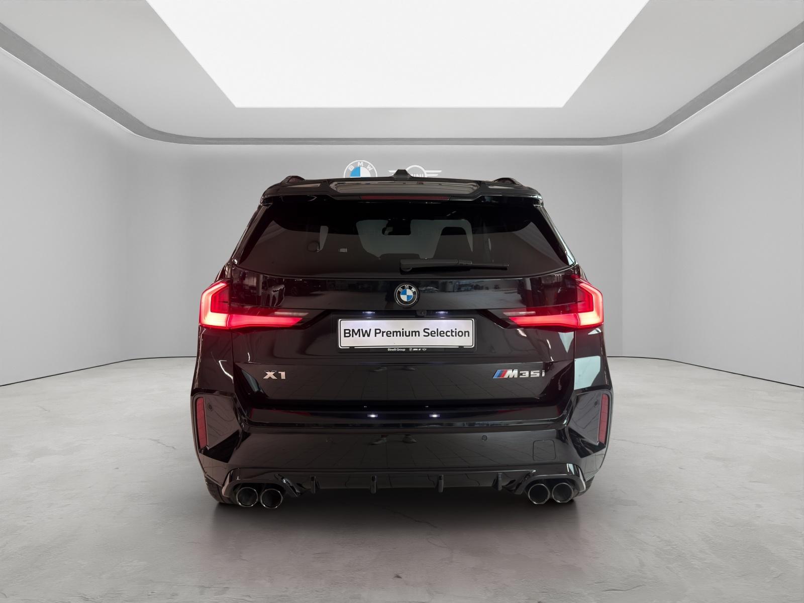 BMW X1 M35i M-SportPaketPro-showroom-element-3