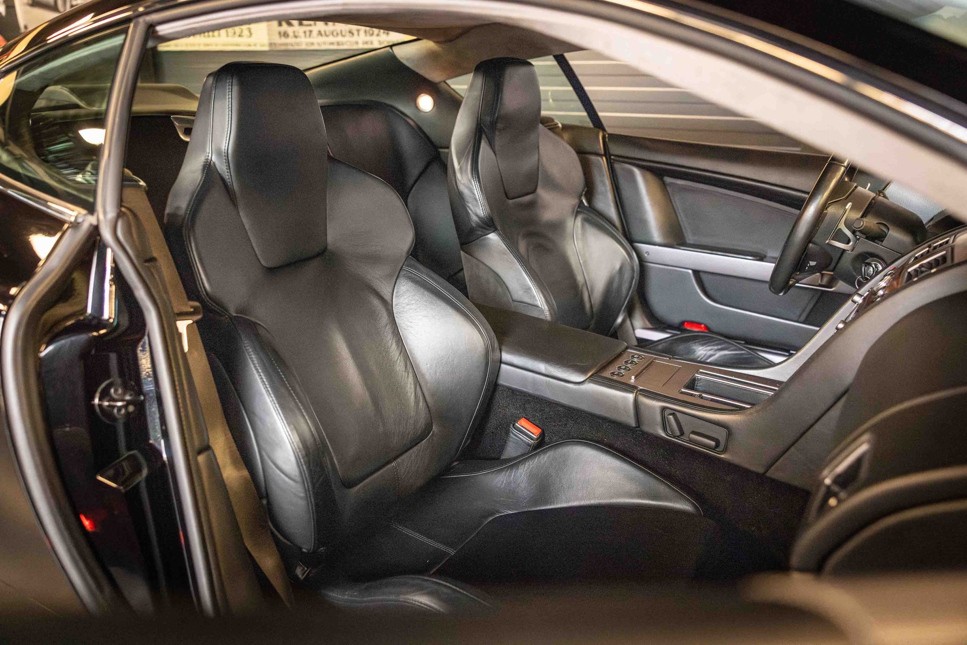 ASTON MARTIN DB9 Touchtronic 2-image-8