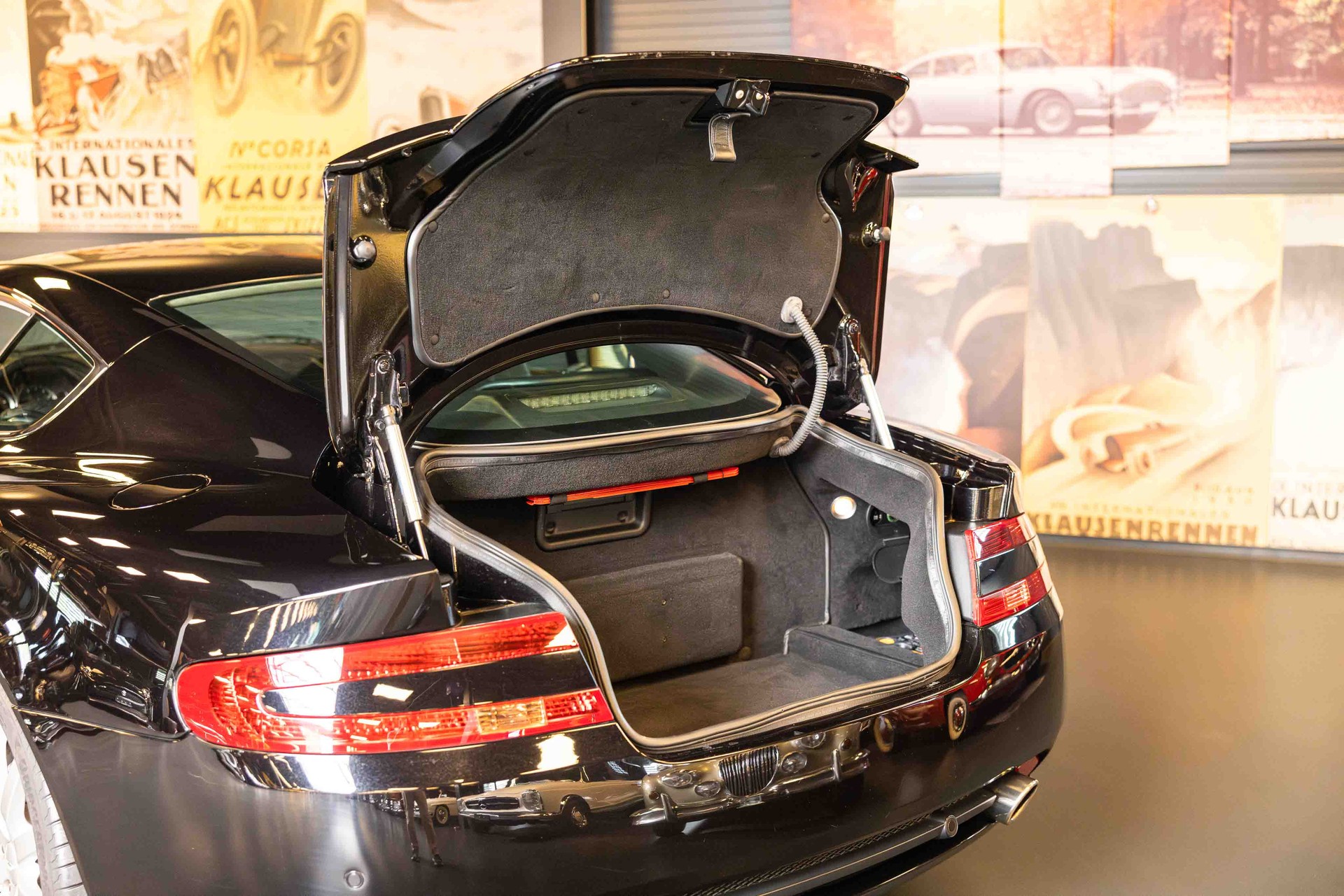 ASTON MARTIN DB9 Touchtronic 2-image-5