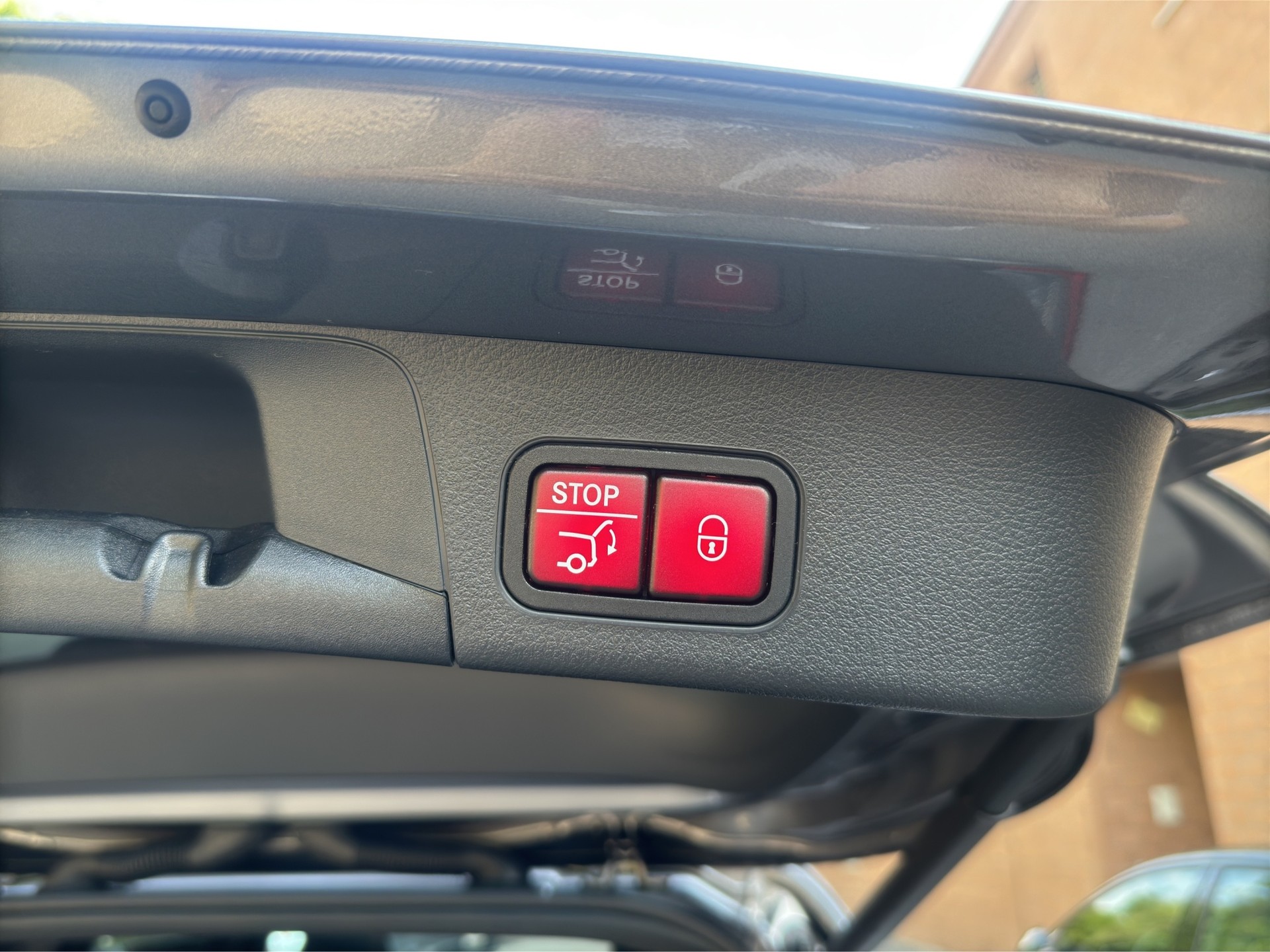 MERCEDES-BENZ EQB 350 AMG Line 4Matic 4x4 (CH) Head Up Display!-image-8
