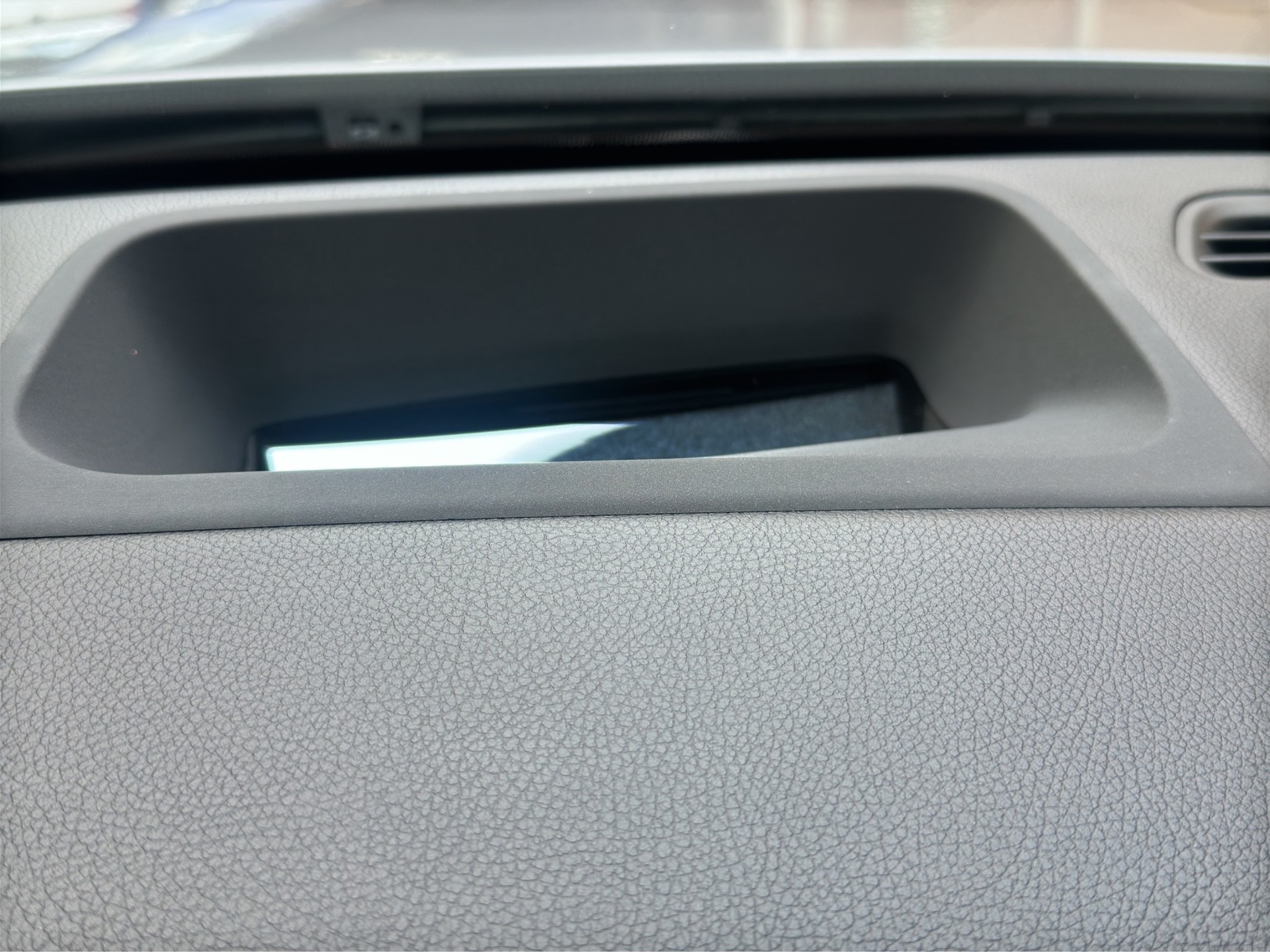 MERCEDES-BENZ EQB 350 AMG Line 4Matic 4x4 (CH) Head Up Display!-image-15