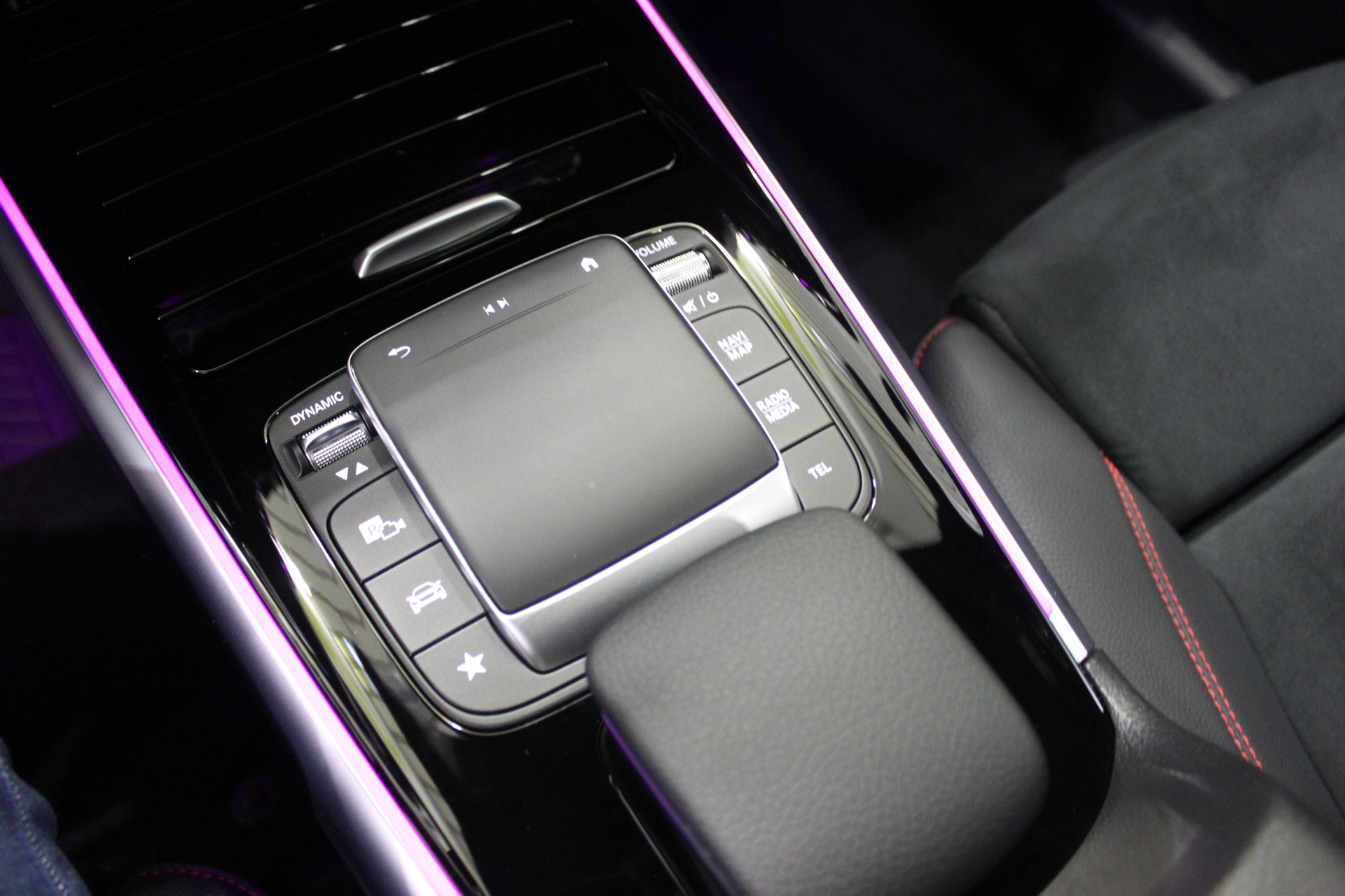 MERCEDES-BENZ EQB 350 AMG Line 4Matic 4x4 (CH)-image-16