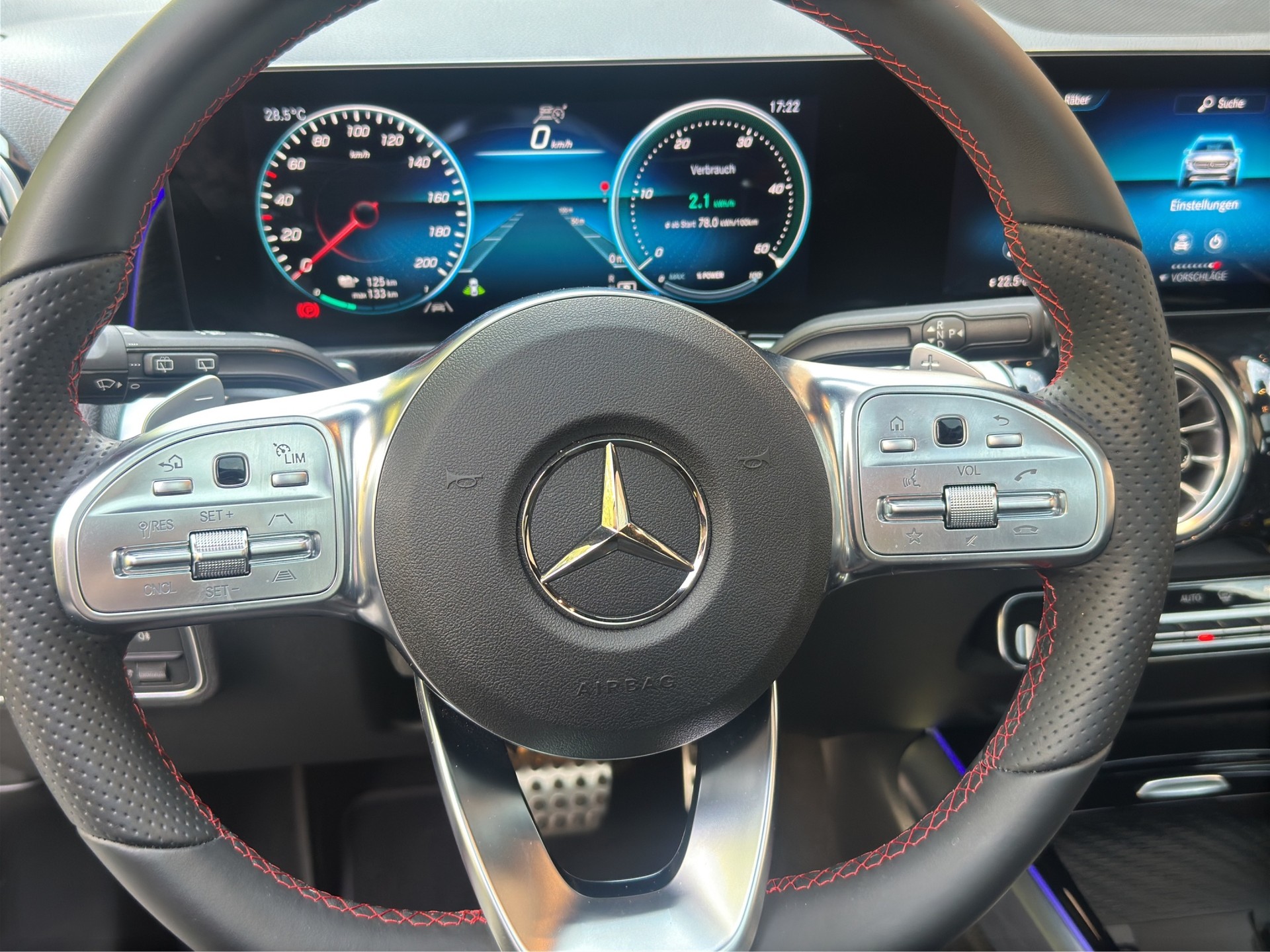 MERCEDES-BENZ EQB 350 AMG Line 4Matic 4x4 (CH) Head Up Display!-image-16