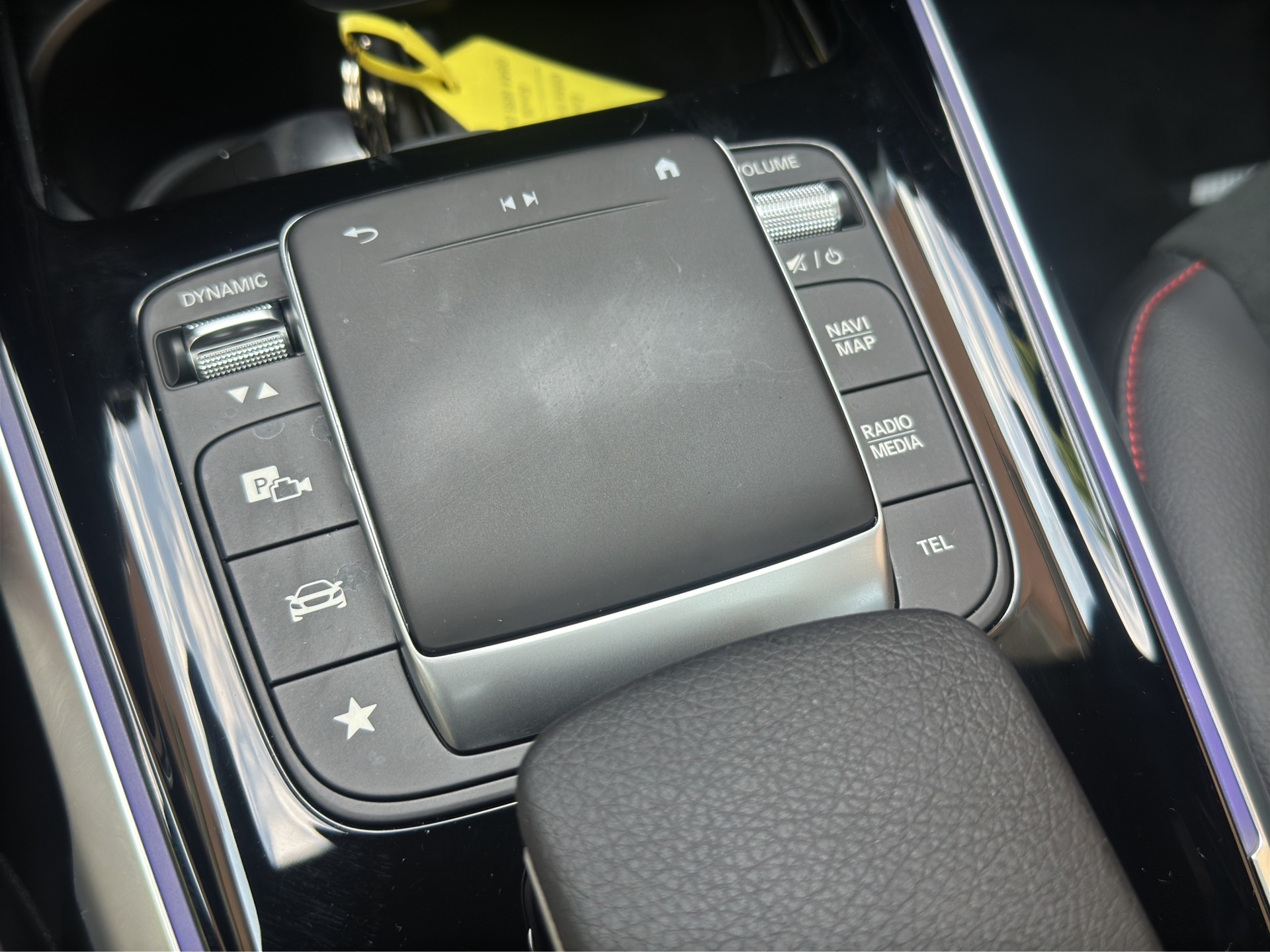 MERCEDES-BENZ EQB 350 AMG Line 4Matic 4x4 (CH) Head Up Display!-image-23
