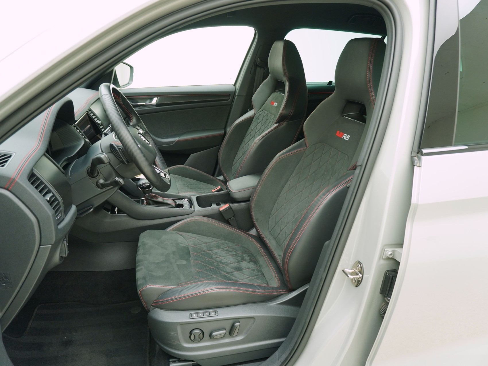 SKODA Kodiaq 2.0 TSI DSG RS-image-8
