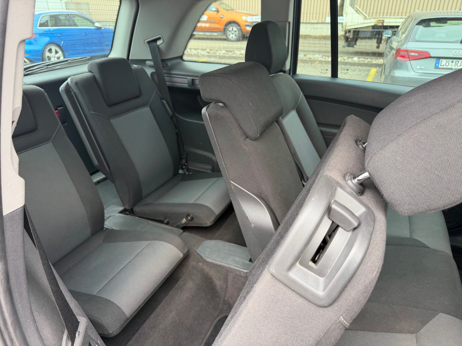 OPEL Zafira 1.8i 16V Cosmo-image-9