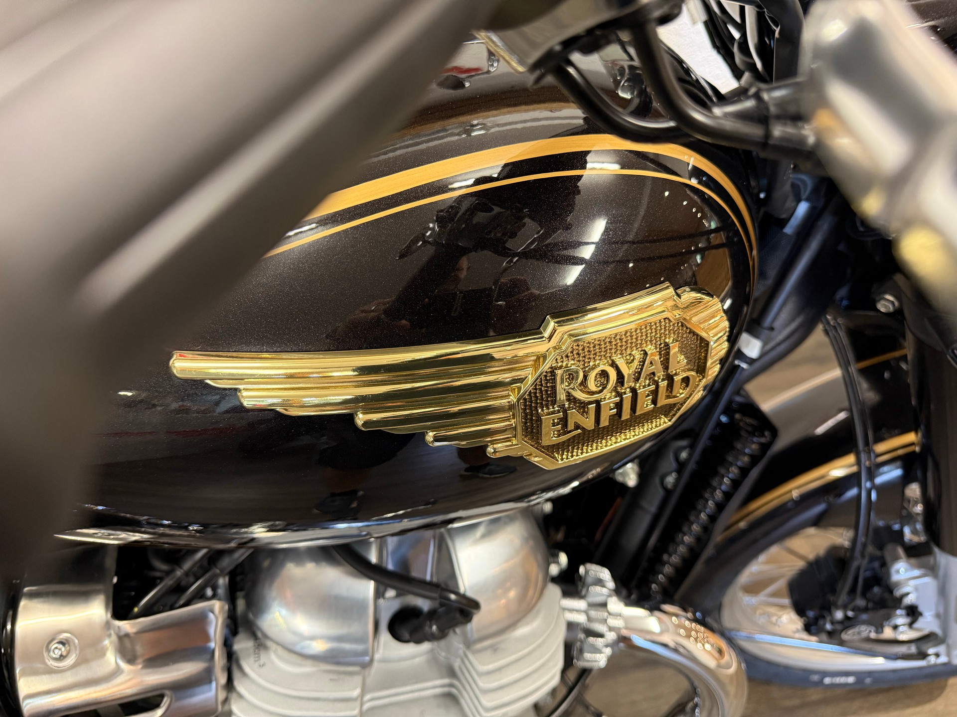 ROYAL ENFIELD Bullet 650-showroom-element-2
