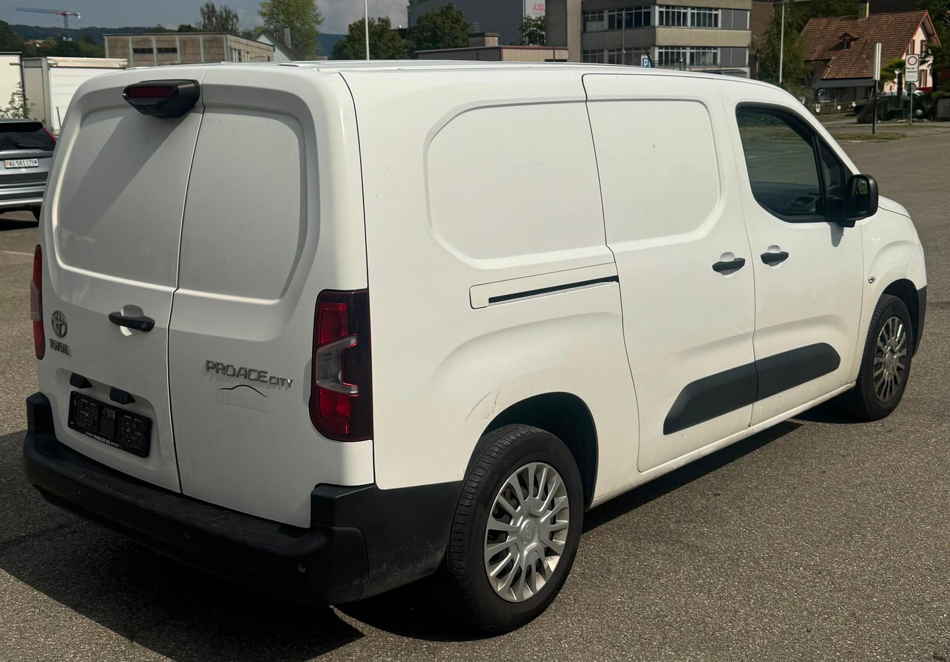 TOYOTA Proace City Van 1.5D Comfort Long Automatik-image-3