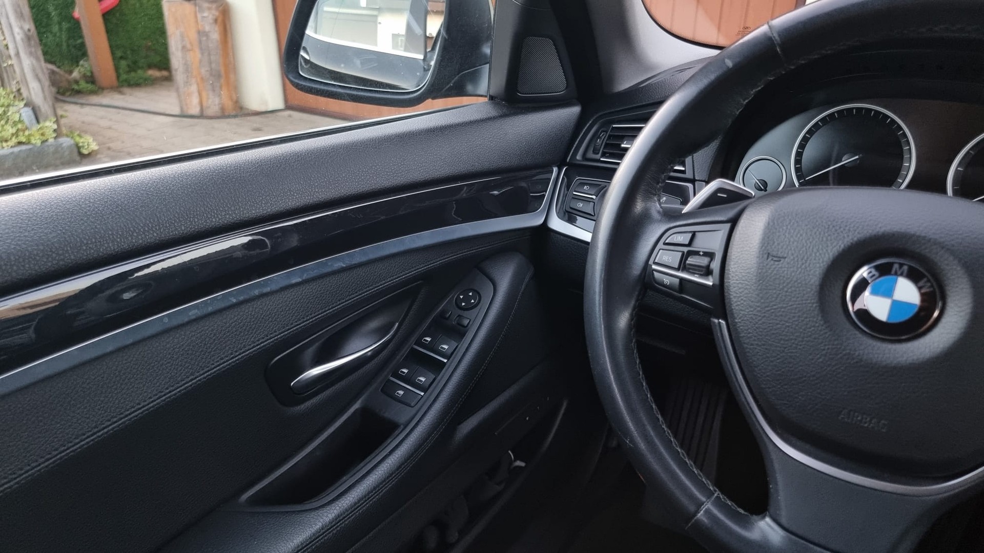 BMW 525d xDrive-image-18