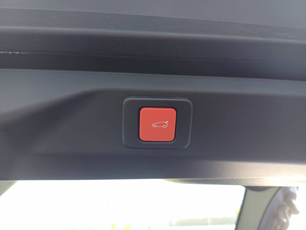 PEUGEOT 3008 1.2 Hybrid GT-image-4