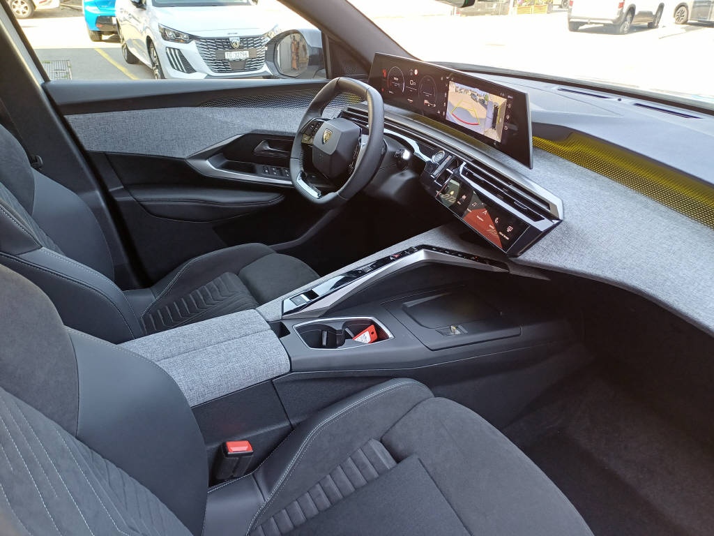 PEUGEOT 3008 1.2 Hybrid GT-image-6