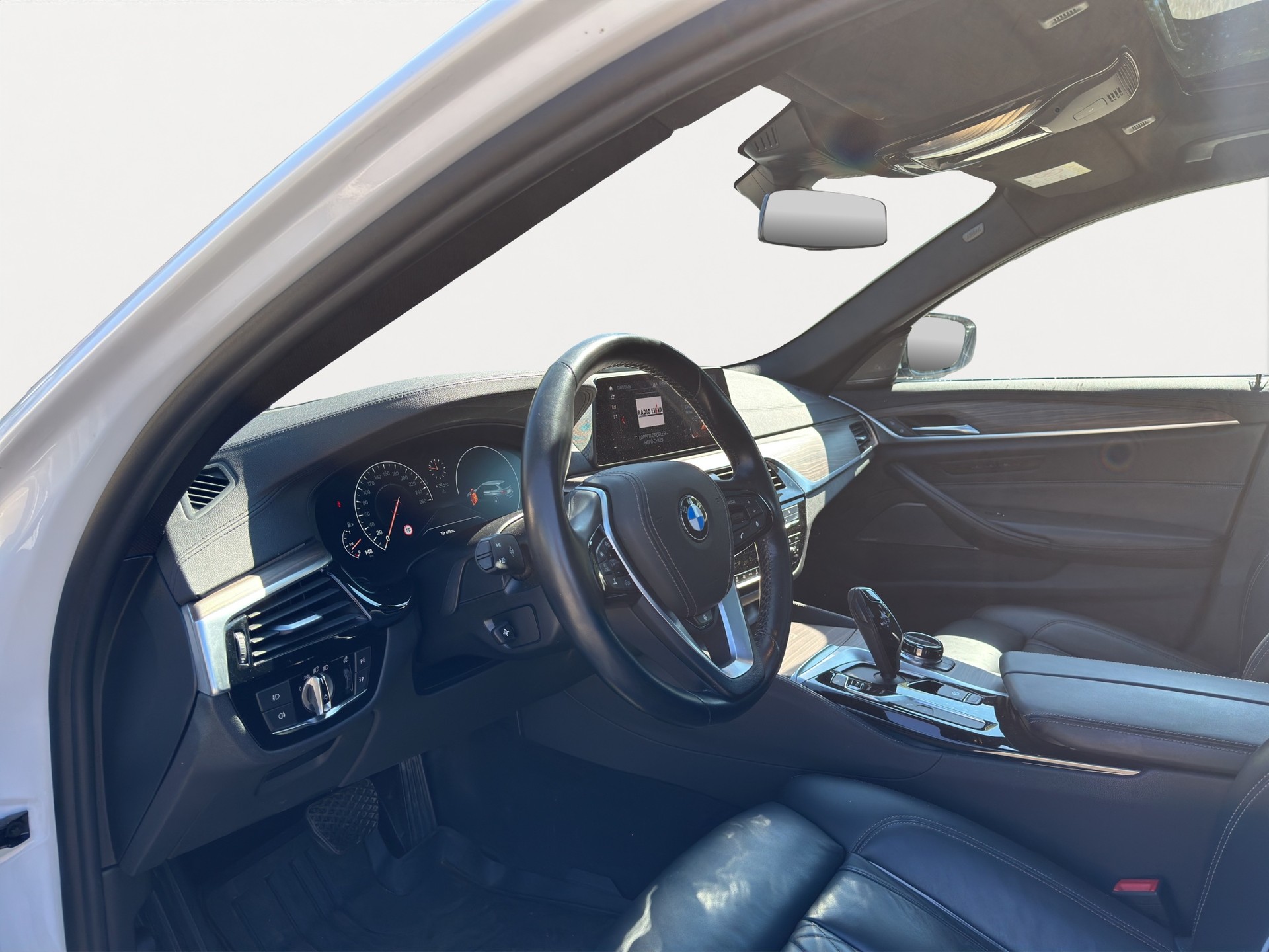 BMW 540i xDrive Touring Luxury Line Steptronic-image-8