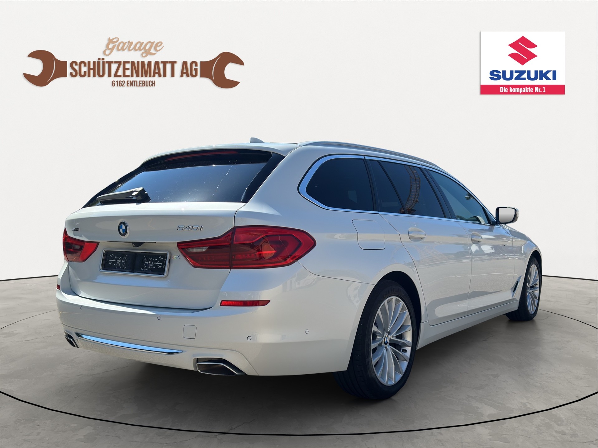 BMW 540i xDrive Touring Luxury Line Steptronic-image-3