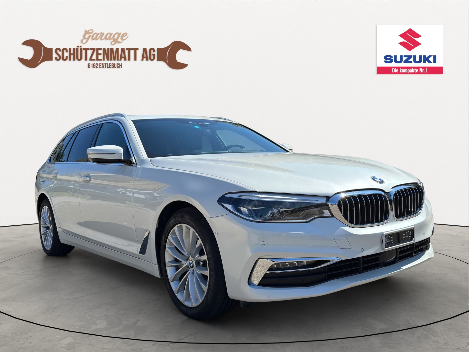 BMW 540i xDrive Touring Luxury Line Steptronic-image-1