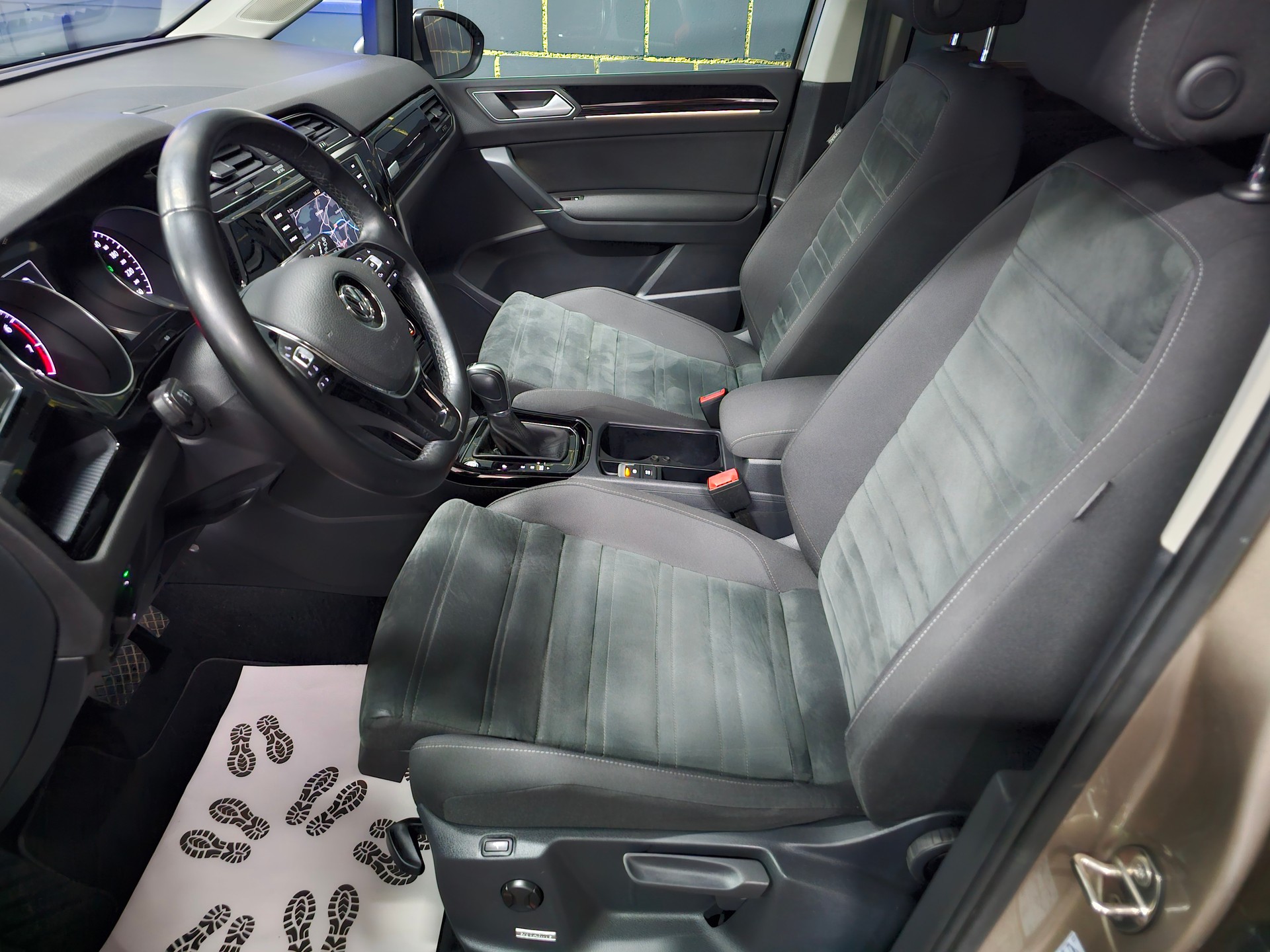 VW Touran 1.4 TSI BlueMotion Technology Highline DSG-image-10
